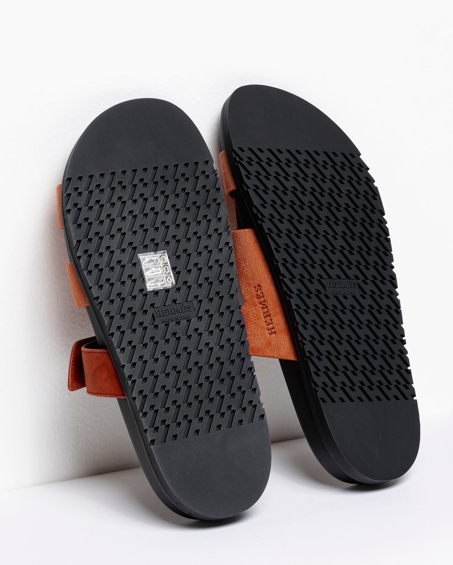 Chypre Sandal Femme in Rose Bois De Santal/Rouge De Turin Suede