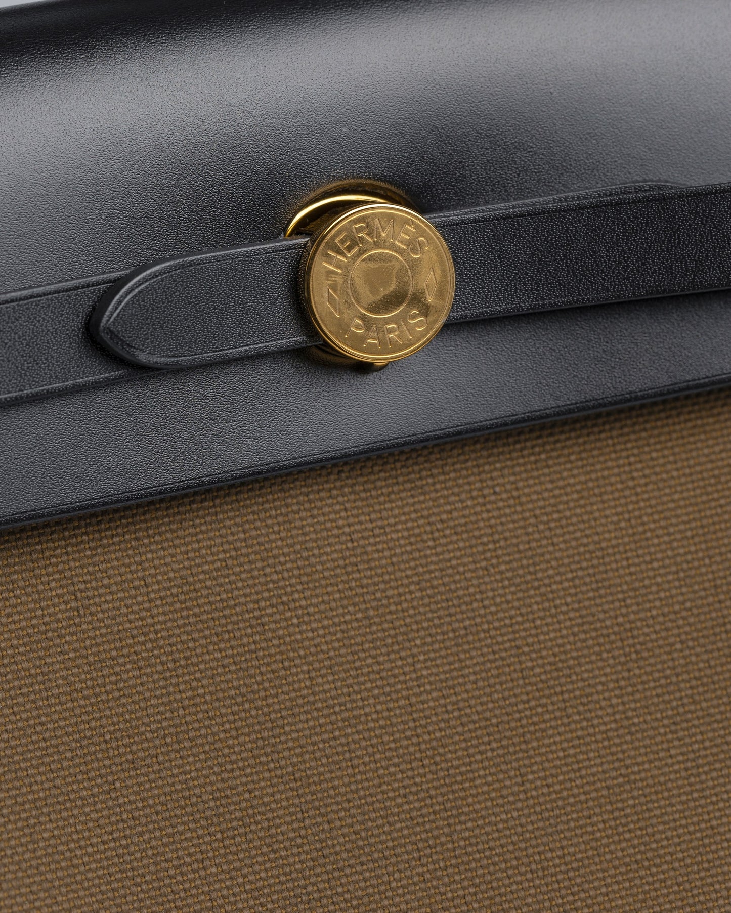 Herbag Zip 31 Toundra/Noir Vache Hunter and Toile with Gold Hardware
