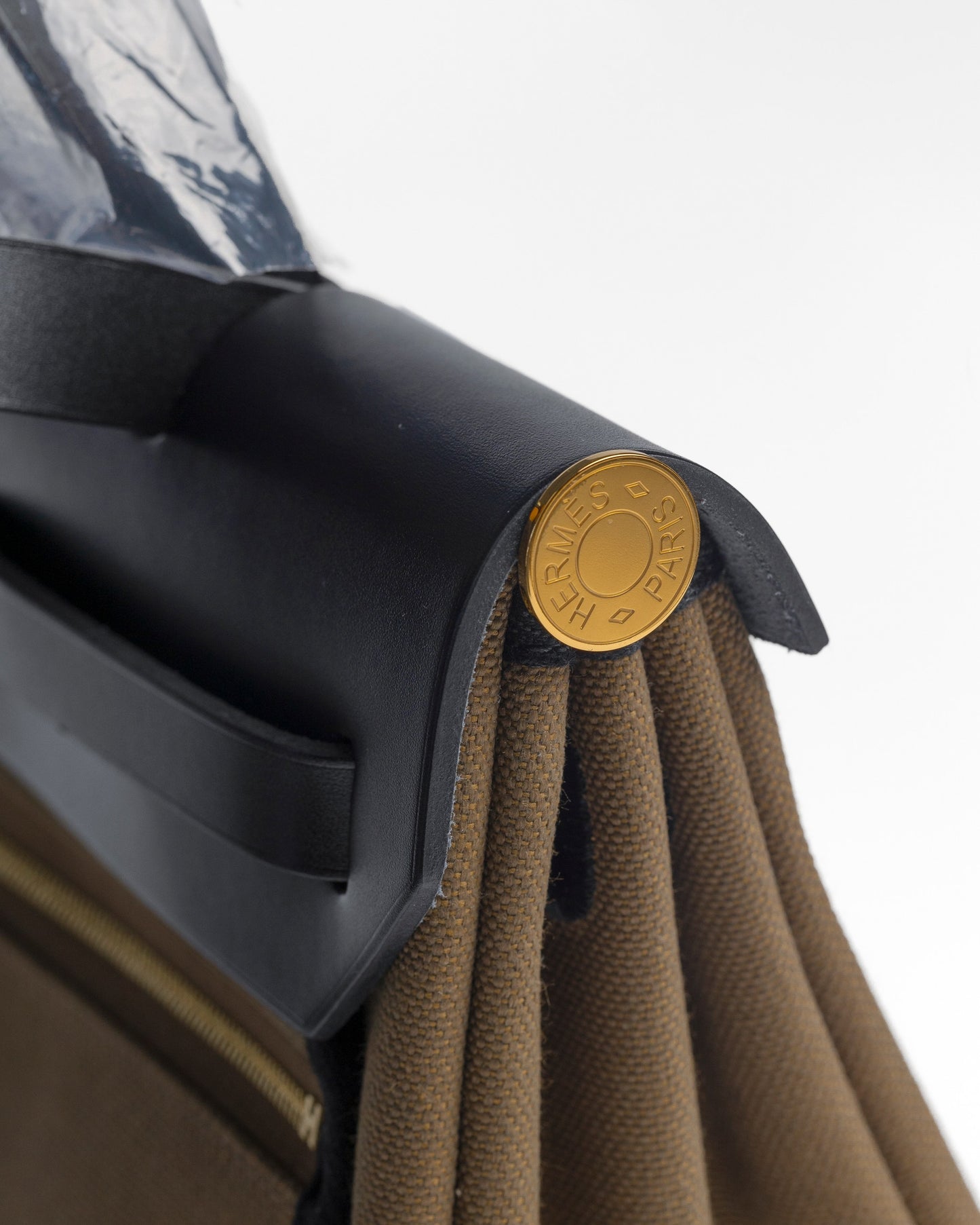 Herbag Zip 31 Toundra/Noir Vache Hunter and Toile with Gold Hardware