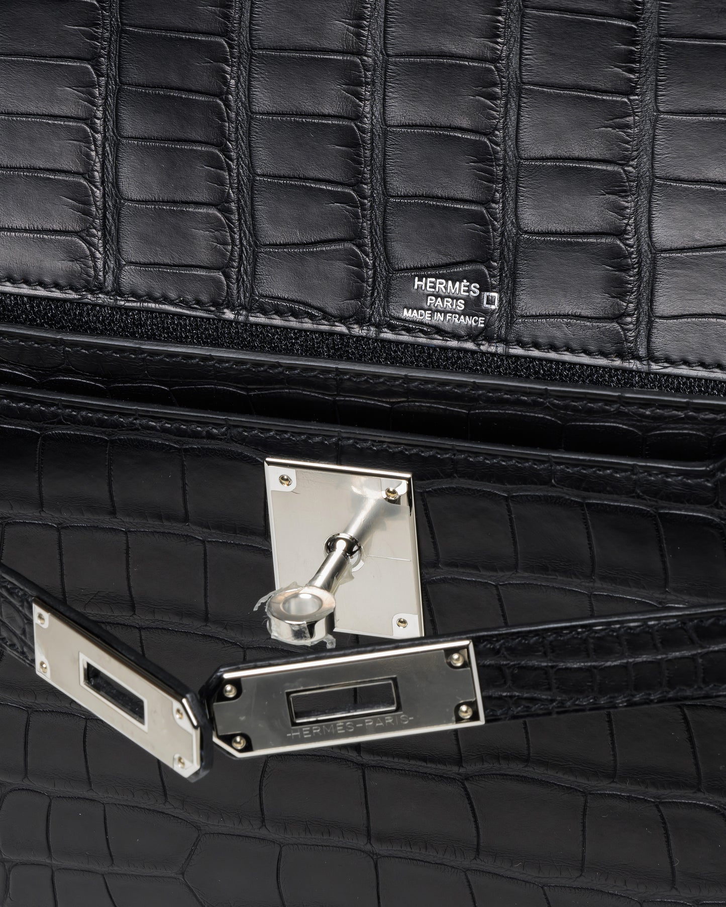 Kelly Depeches 25 Black in Matte Alligator with Palladium Hardware