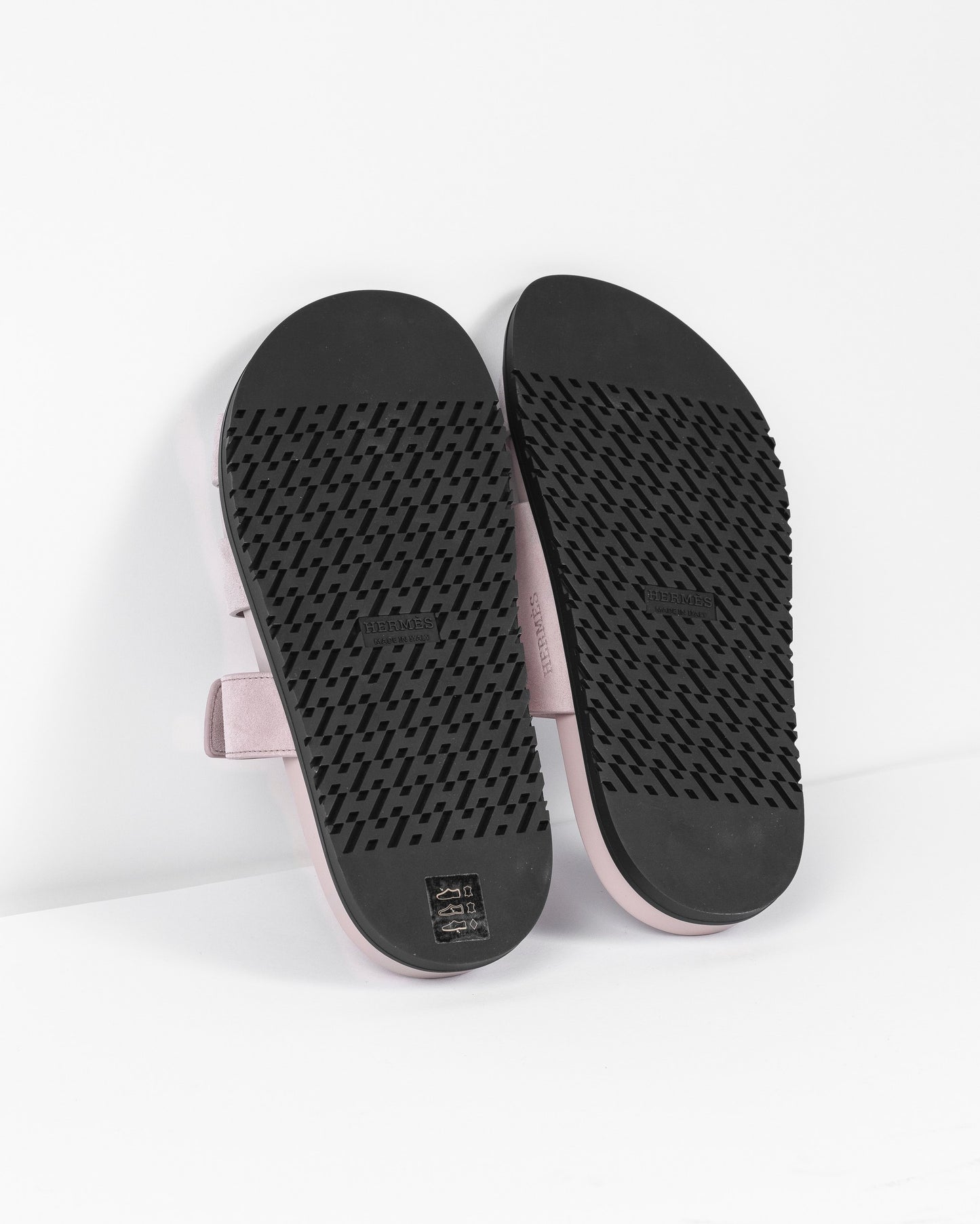 Chypre Sandal Rose Porcelaine in Suede leather