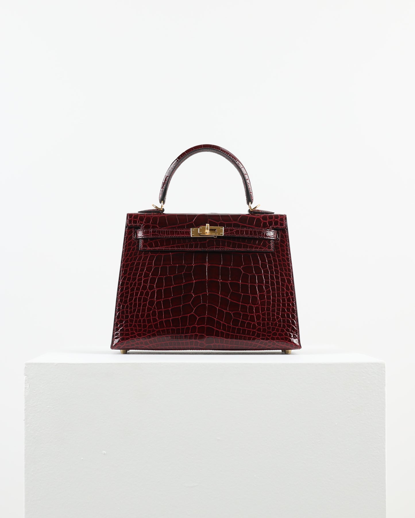 Kelly 25 Bordoeaux Alligator with Gold Hardware
