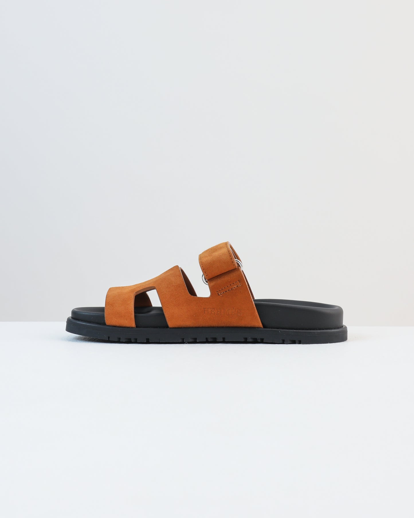 Chypre Sandal Femme in Gold Suede