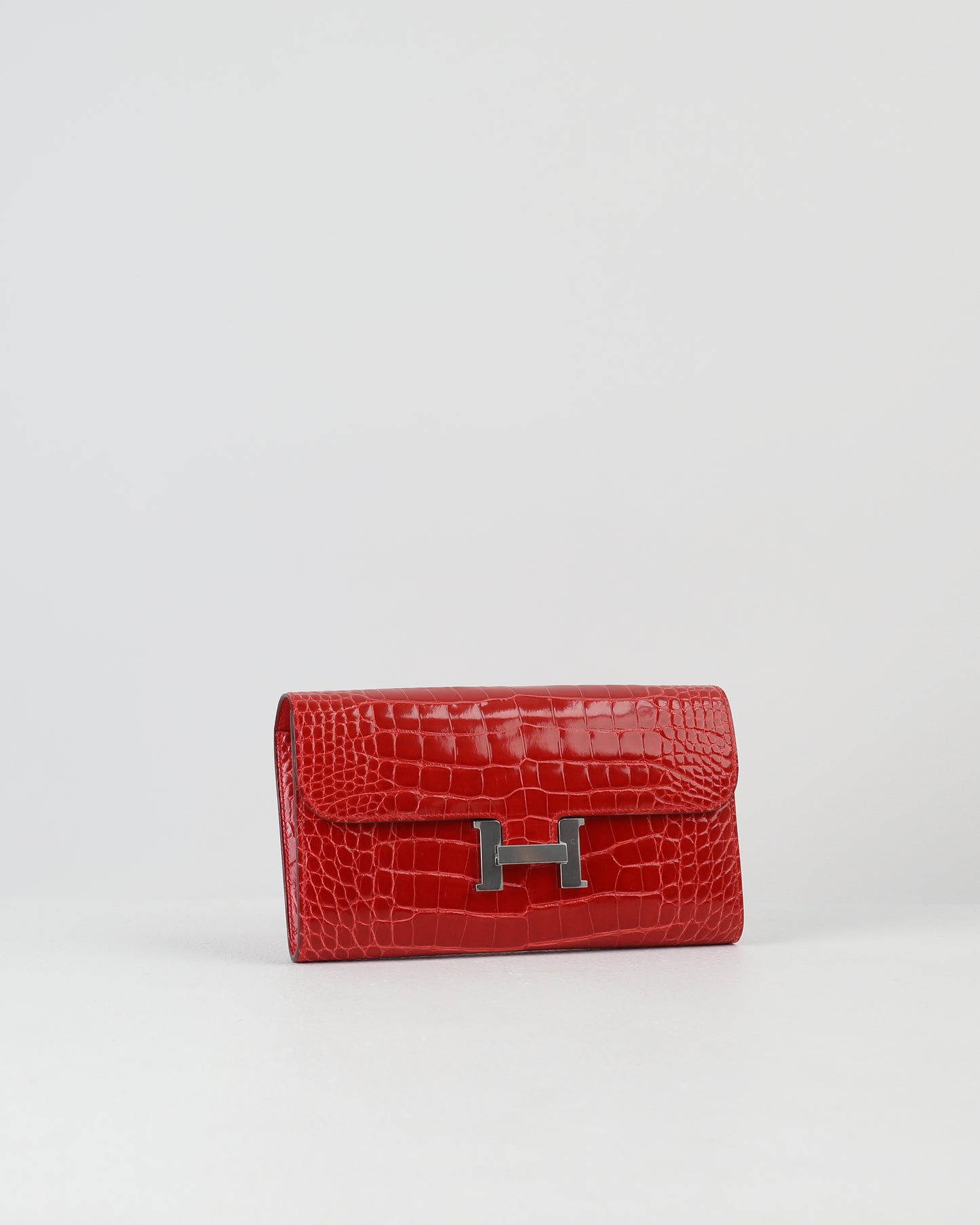 Constance To Go Wallet Rouge De Couer Alligator with Palladium Hardware