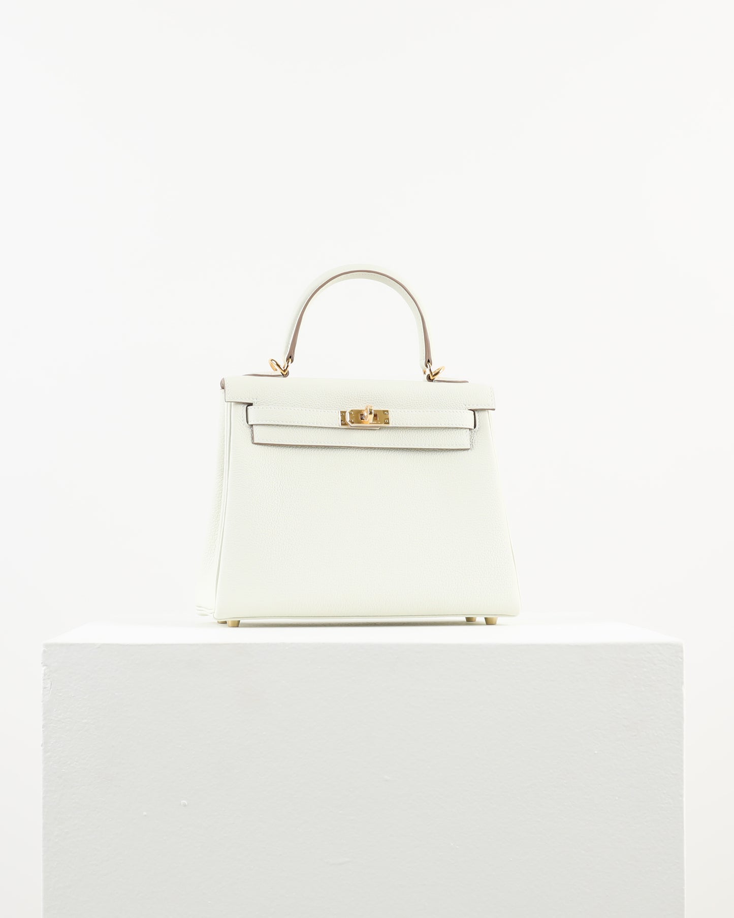 Kelly 25 Mushroom in Togo Leather with Gold Hardware