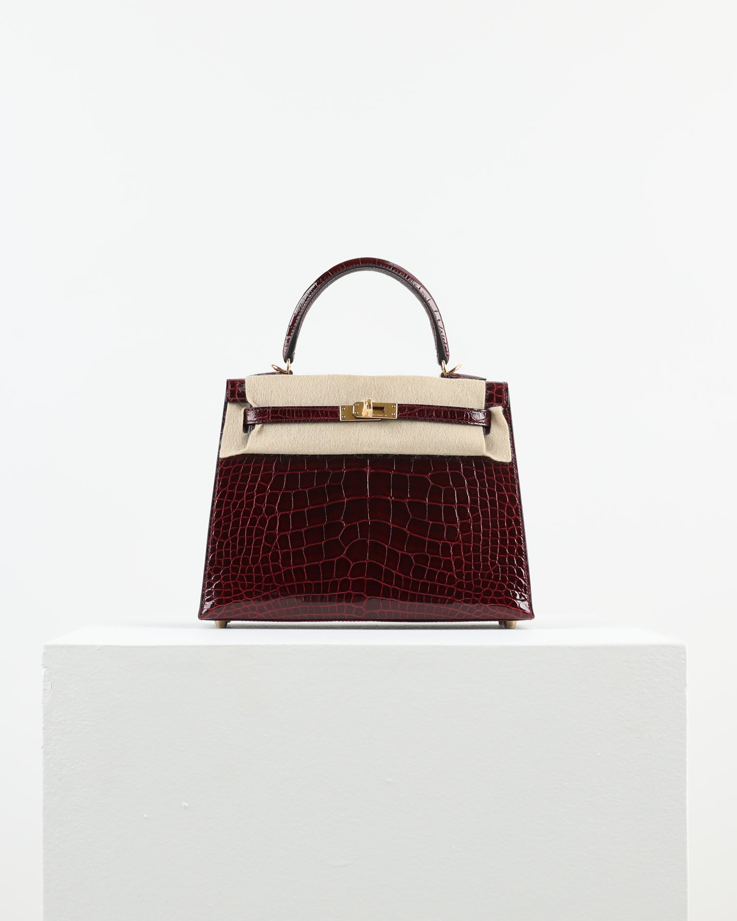Kelly 25 Bordoeaux Alligator with Gold Hardware
