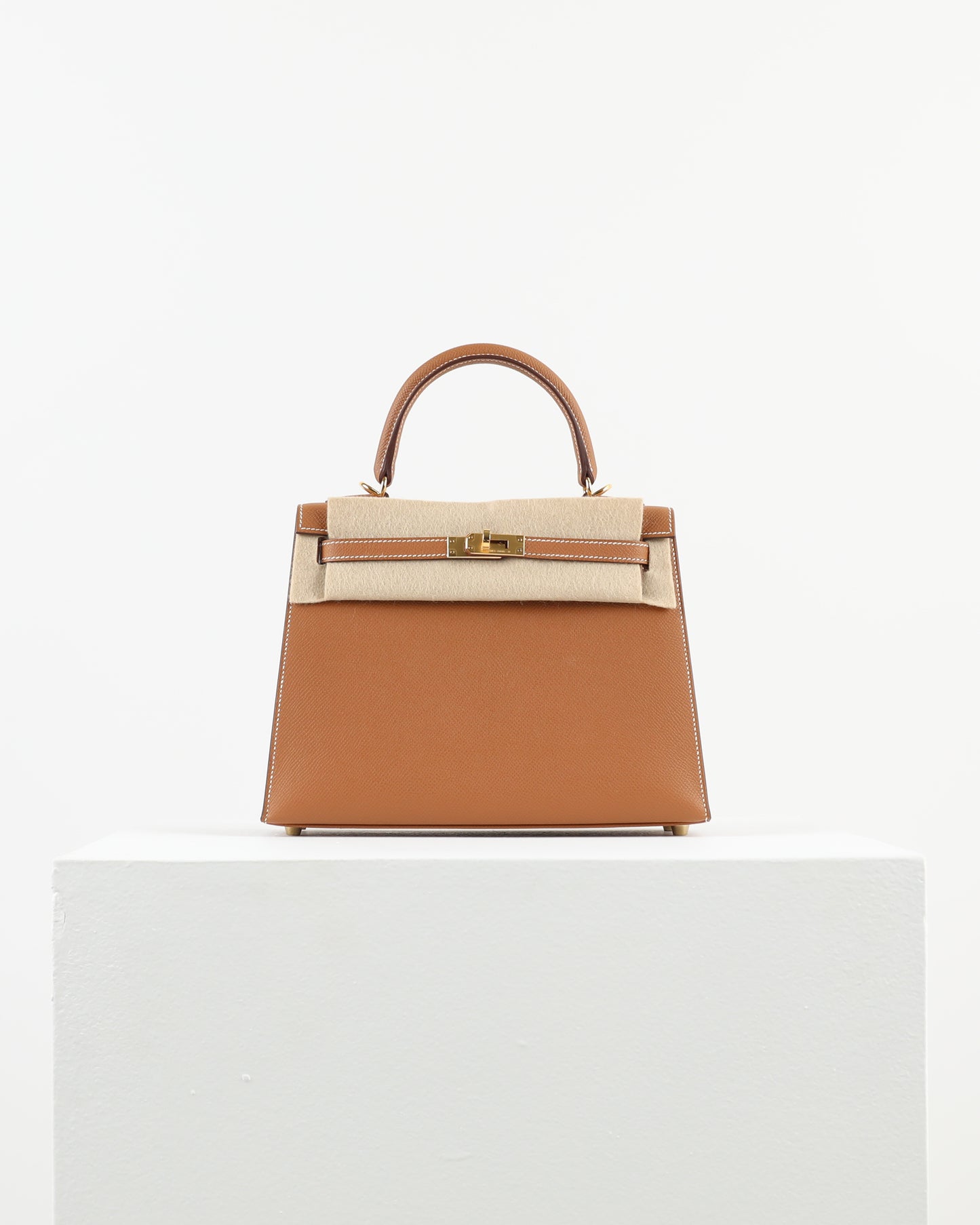 Kelly 25 Gold in Epsom Leather with Gold Hardware