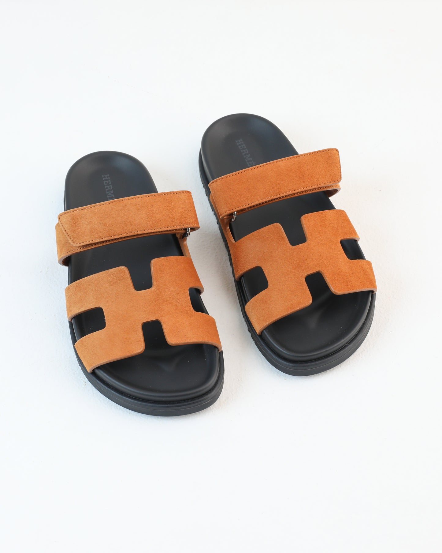 Chypre Sandal Femme in Gold Suede