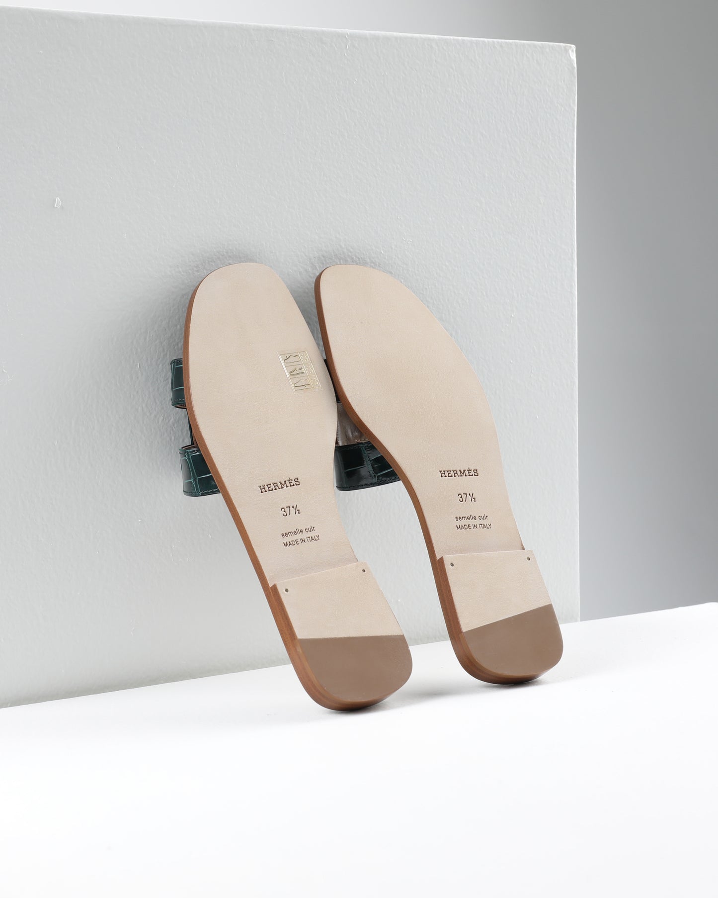 Oran Sandal in Vert Cypruss Crocodile Leather