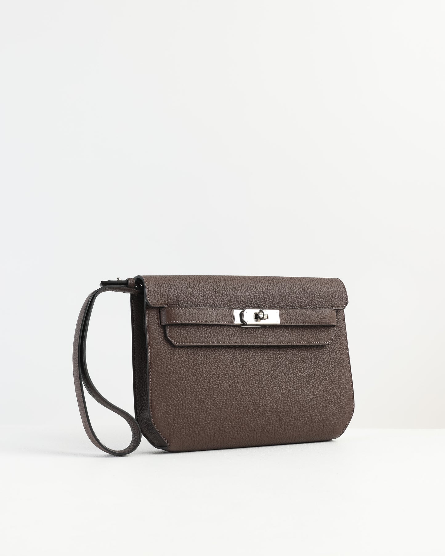 Kelly Depeches Pouch Chocolate in Evergrain Leather with Palladium Hardware