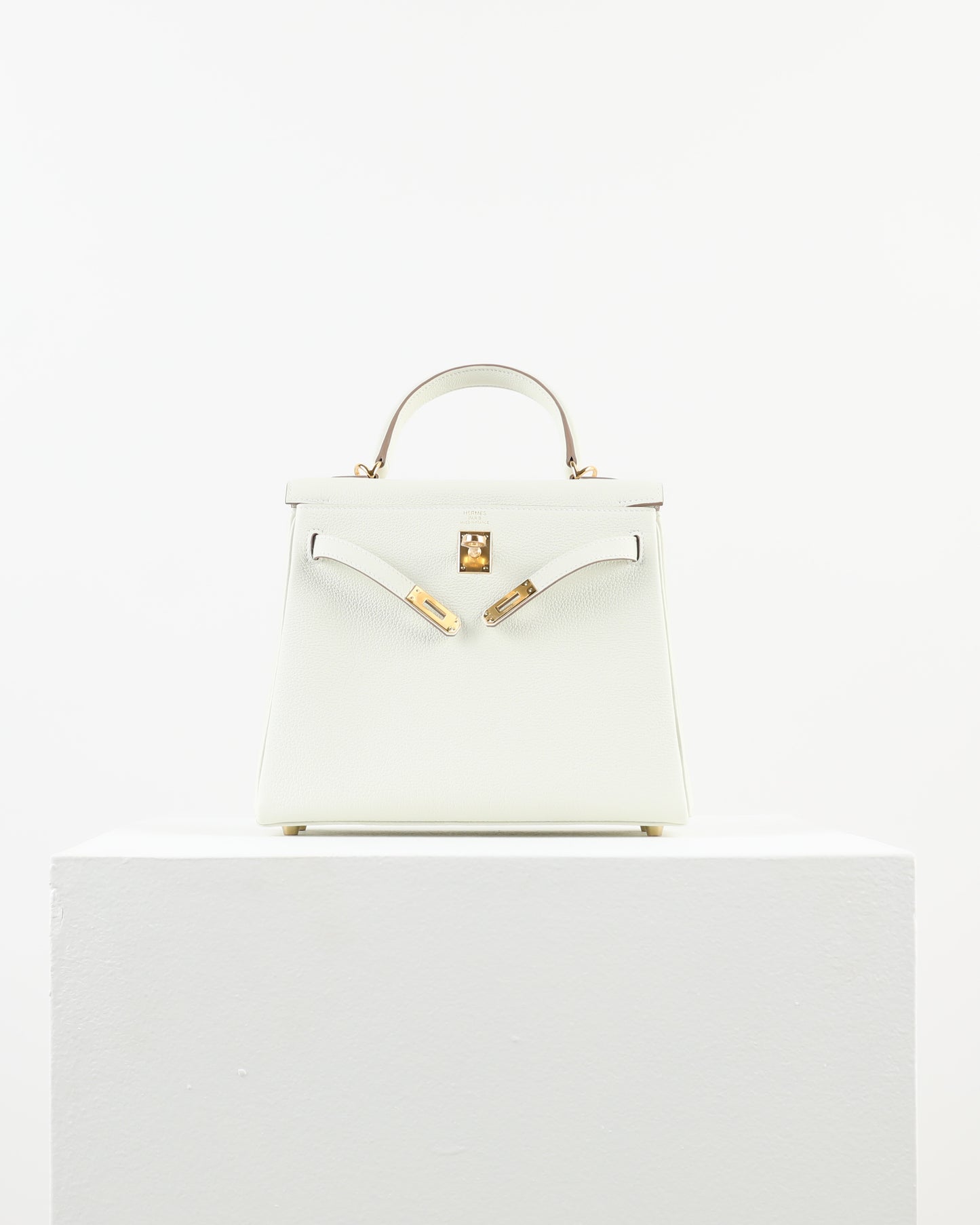 Kelly 25 Mushroom in Togo Leather with Gold Hardware