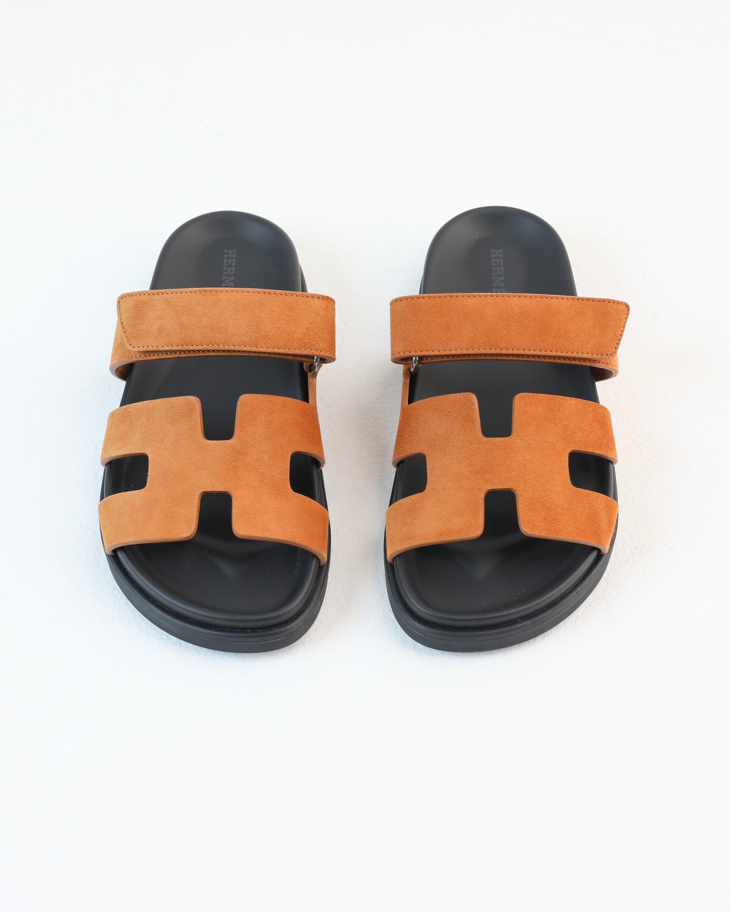 Chypre Sandal Femme in Gold Suede