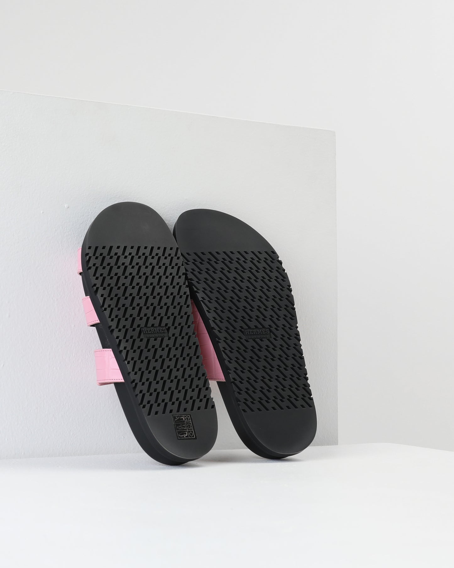 Chypre Sandal Bubble Gum Pink Crocodile Leather