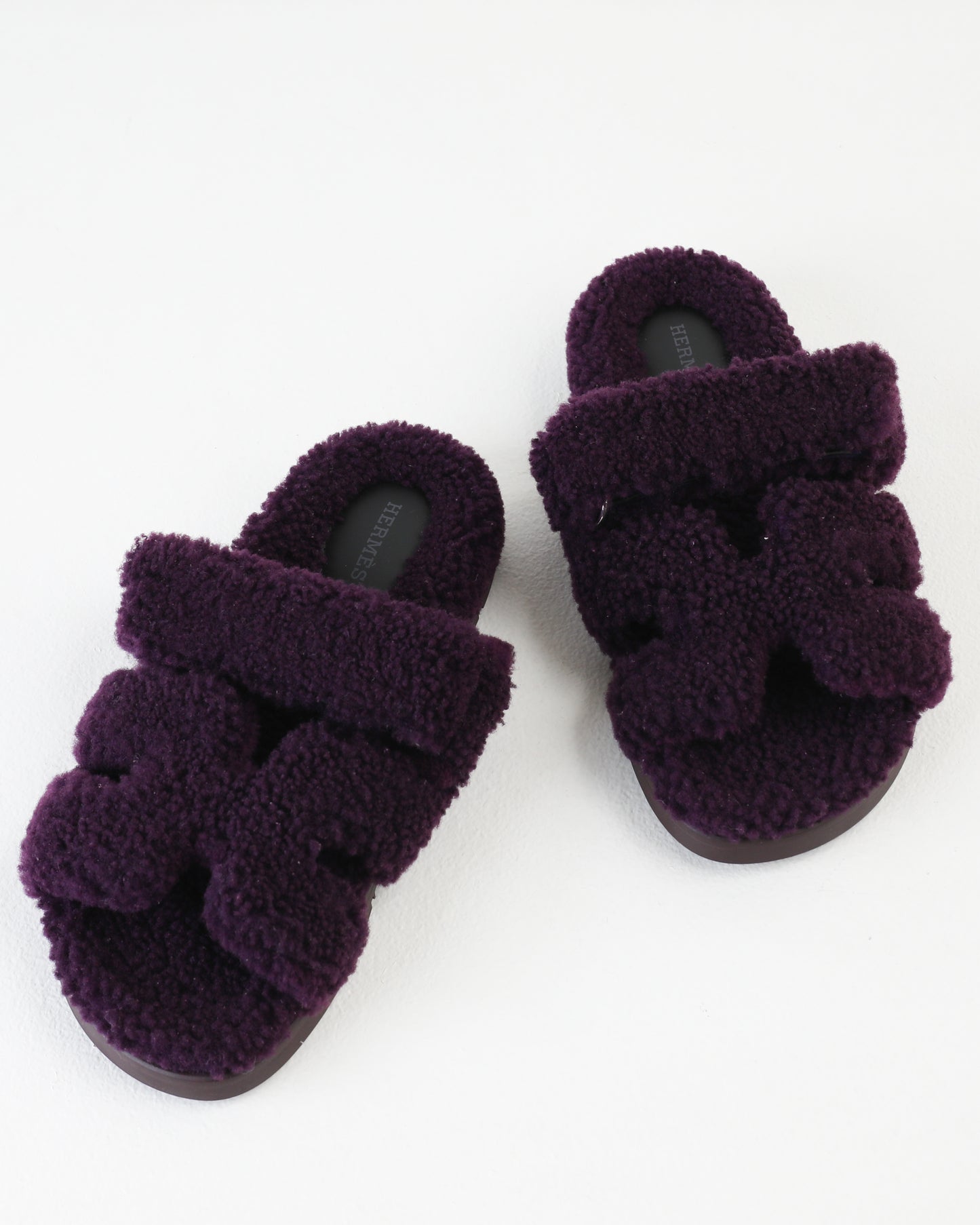 Chypre Sandal Femme in Violet Foncé Shearling