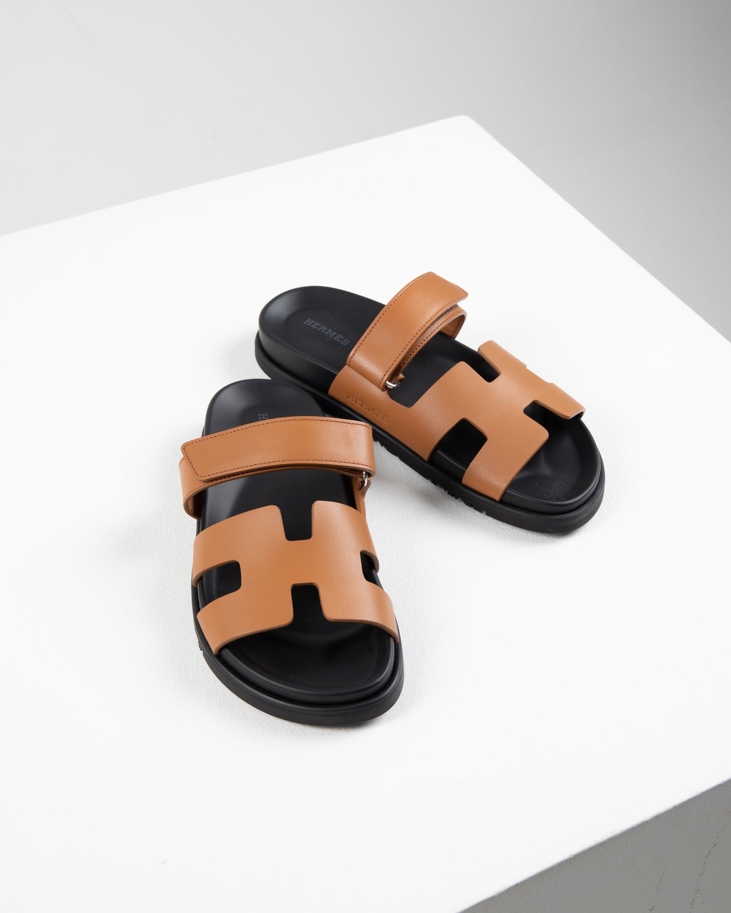 Chypre Sandal Femme in Gold & Black Calfskin