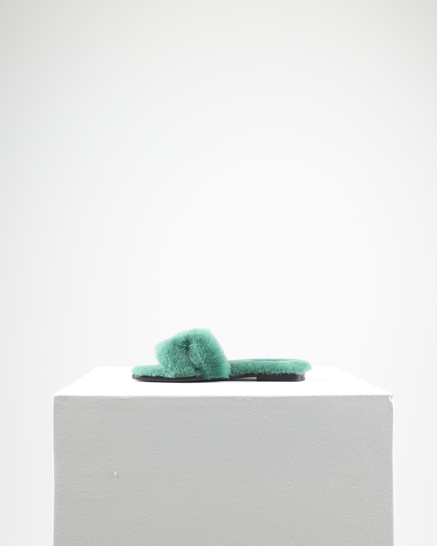 Oran Sandal in Vert Anglais Fur Woolskin