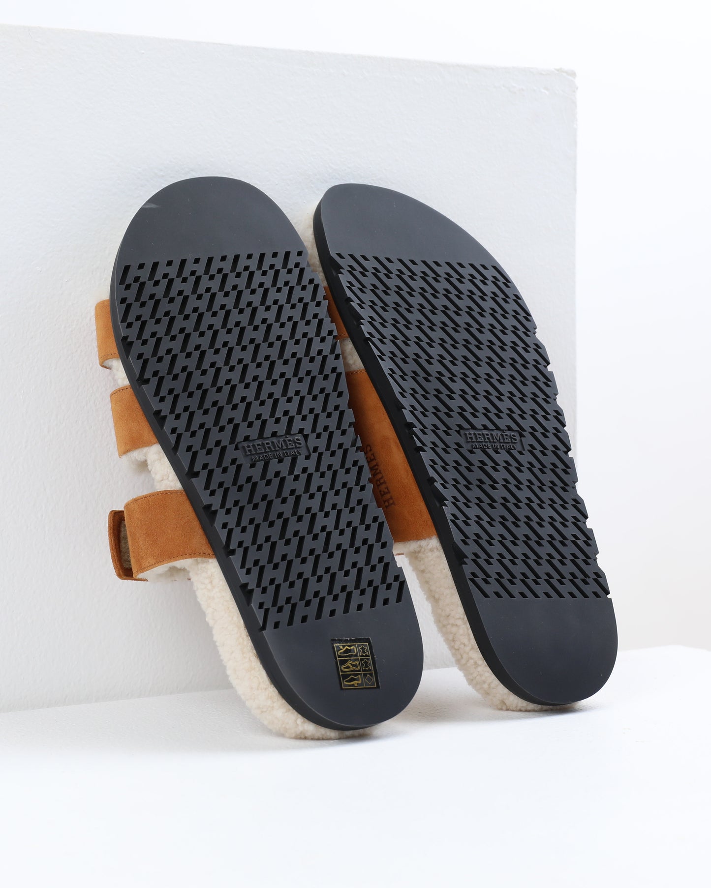 Chypre Sandal Homme in Beige/Naturel Suede Shearling