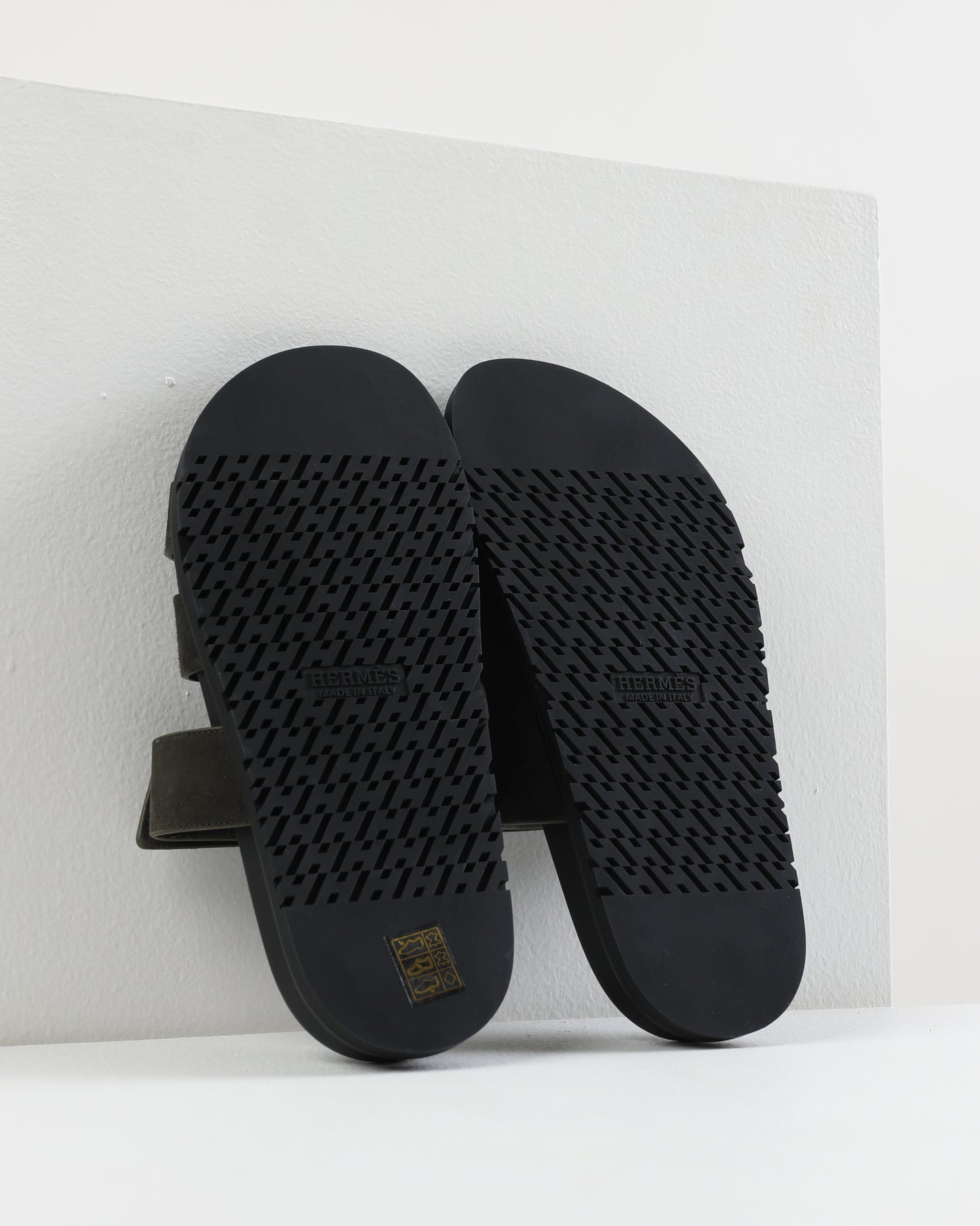 Chypre Sandal in Vert Foret Suede Leather