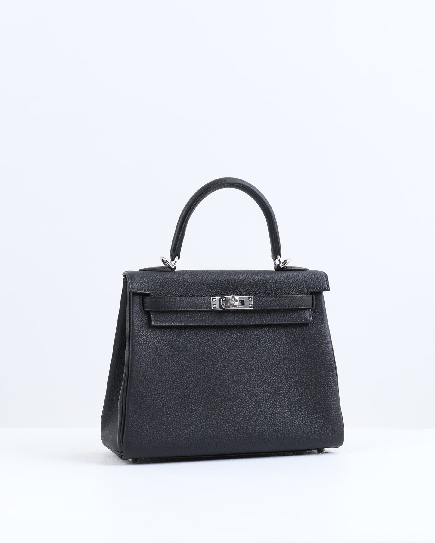 Kelly 25 Black in Togo Leather with Palladium Hardware