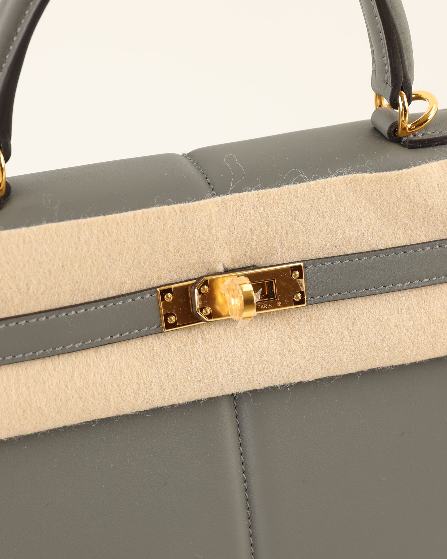 Kelly 25 Padded Etain with Gold Hardware