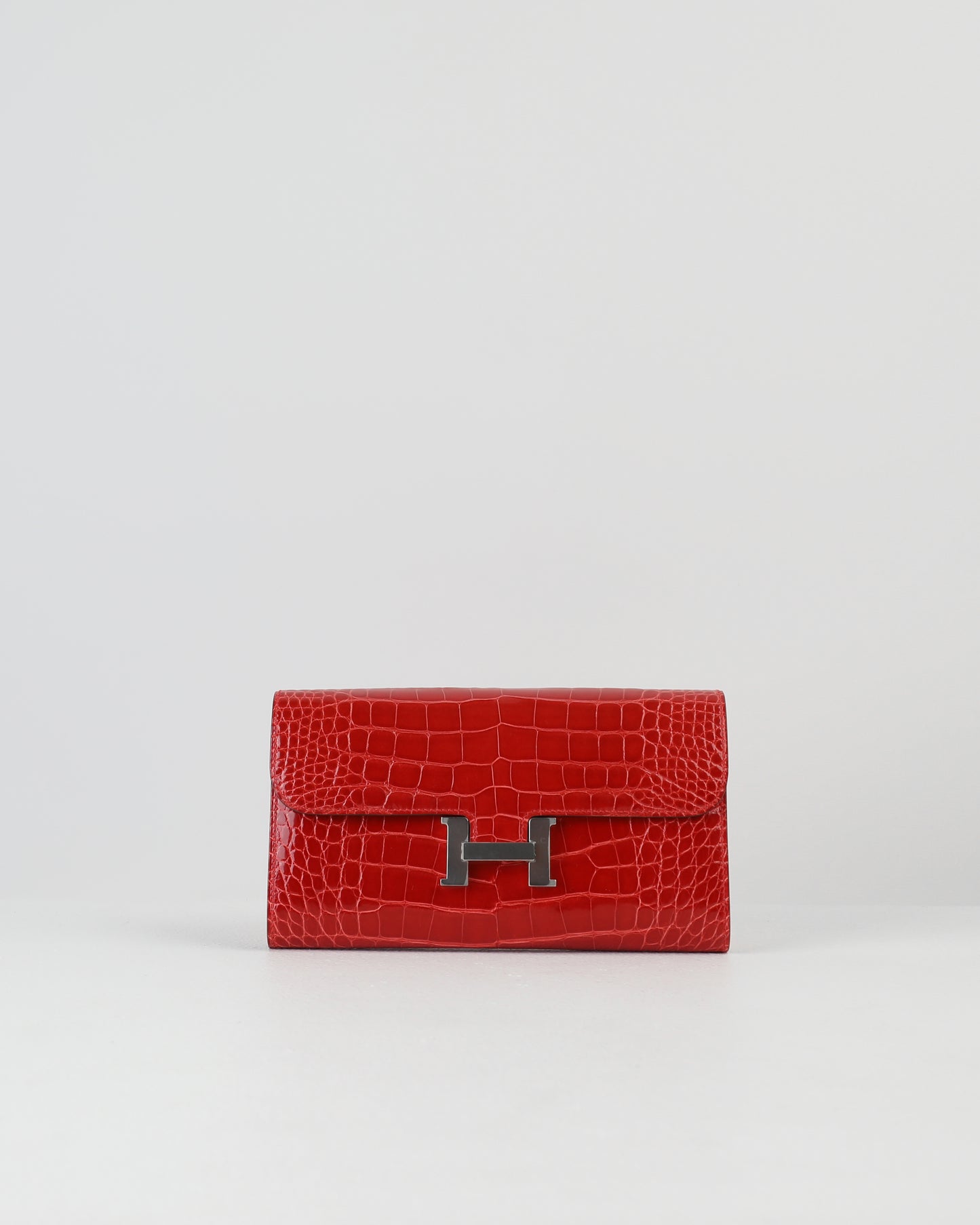 Constance To Go Wallet Rouge De Couer Alligator with Palladium Hardware