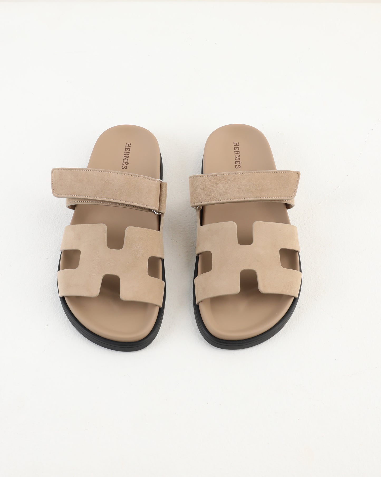 Chypre Sandal in Beige Argile Suede