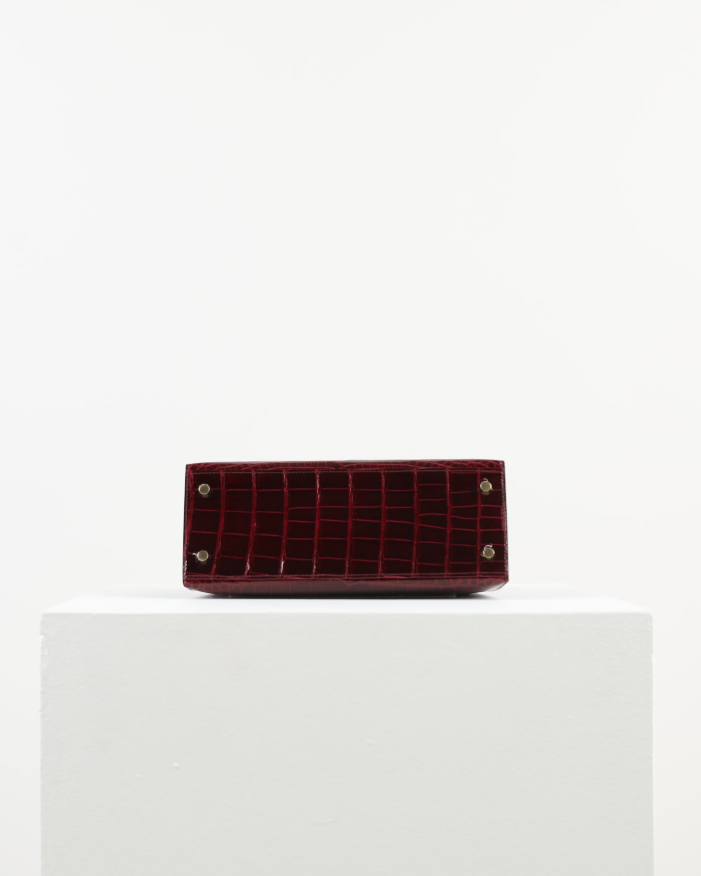 Kelly 25 Bordoeaux Alligator with Gold Hardware