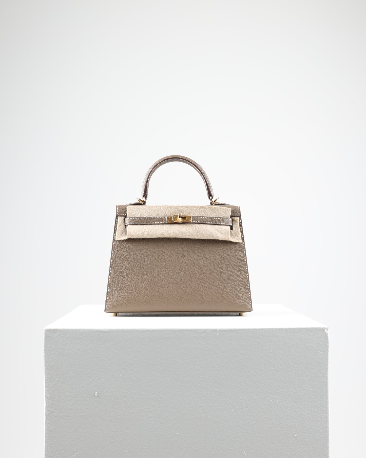 Kelly 25 Etoupe in Epsom Leather with Gold Hardware
