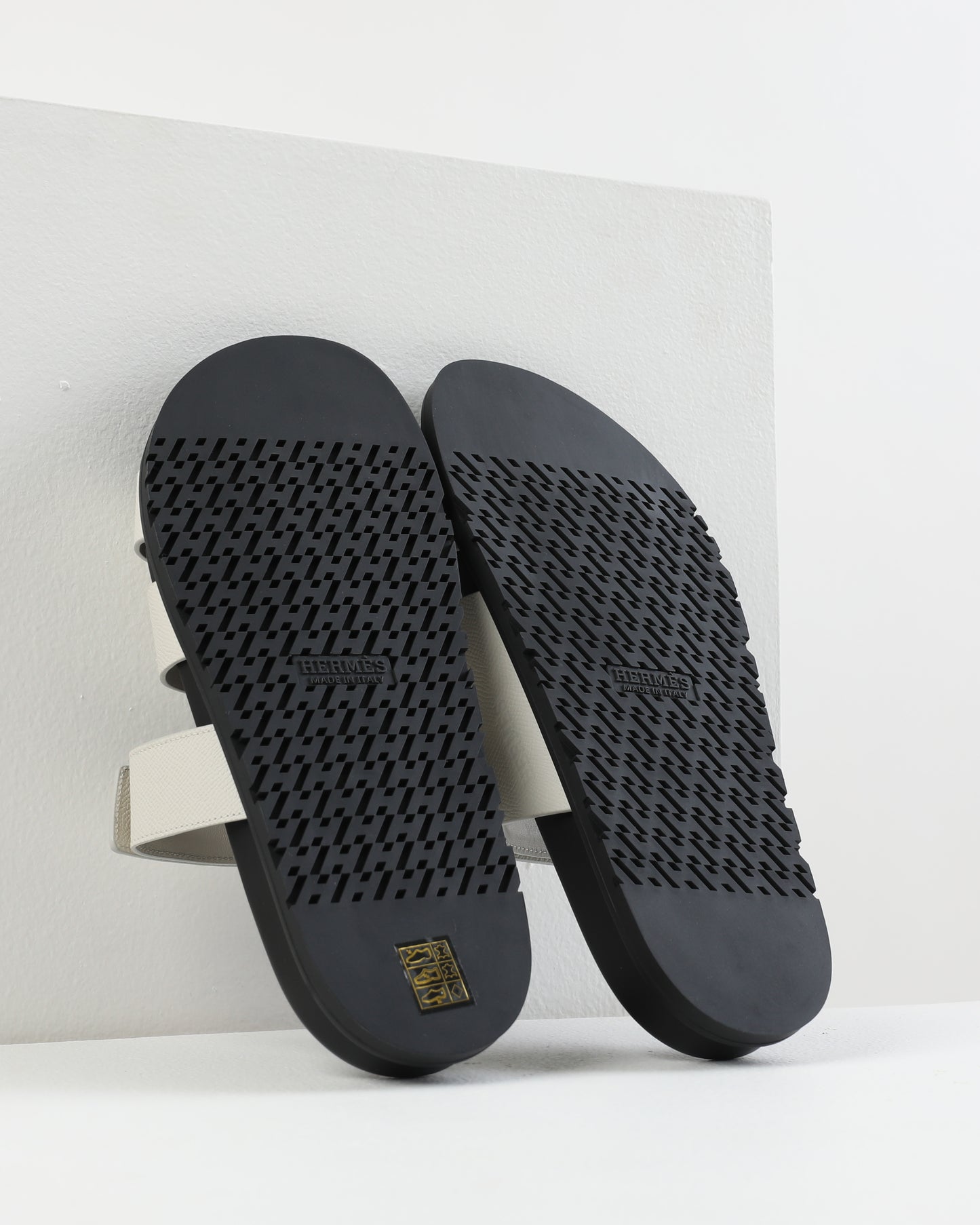 Chypre Sandal Homme in Beige Glaise Epsom Leather