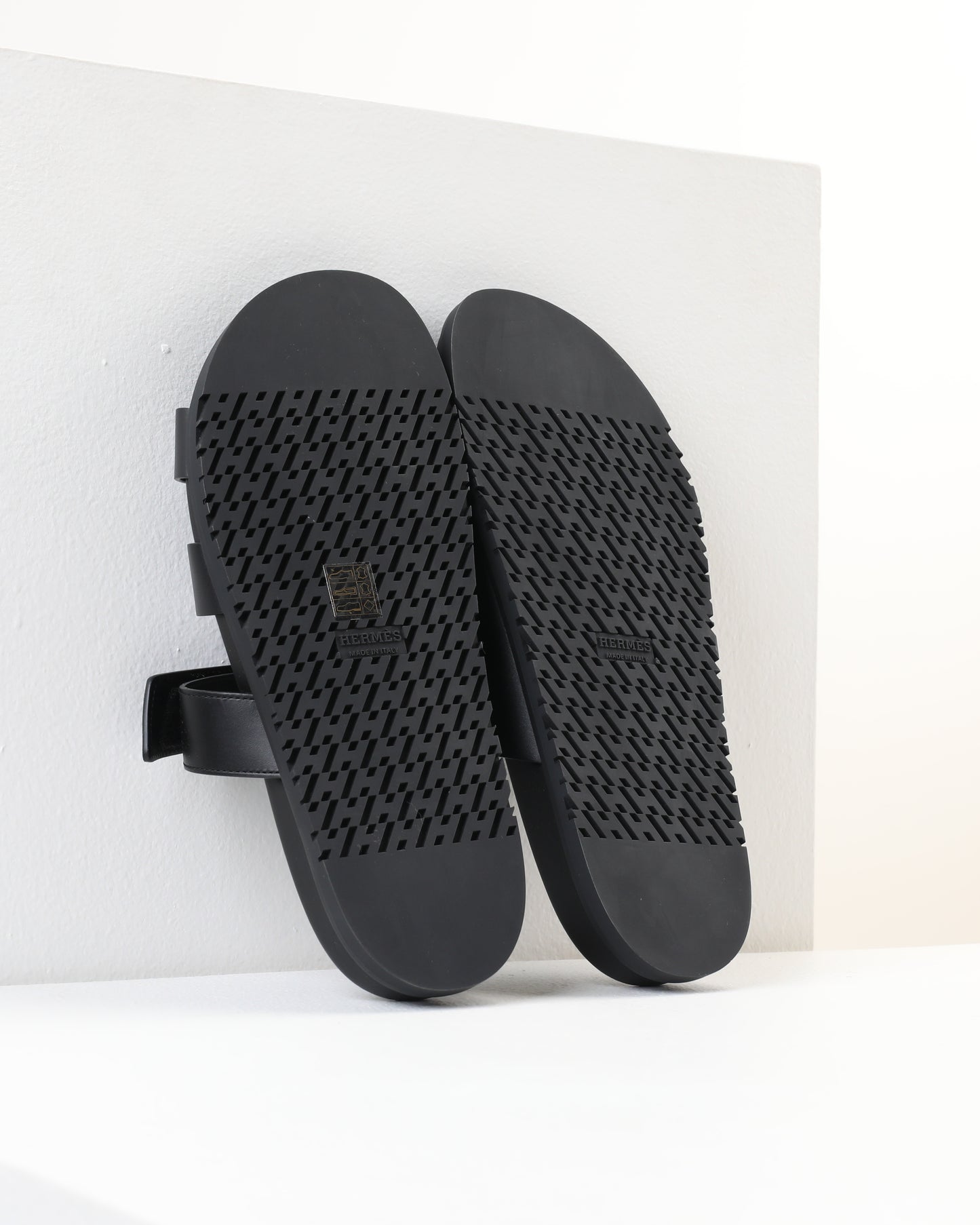 Chypre Sandal Femme Black in Calfskin Leather