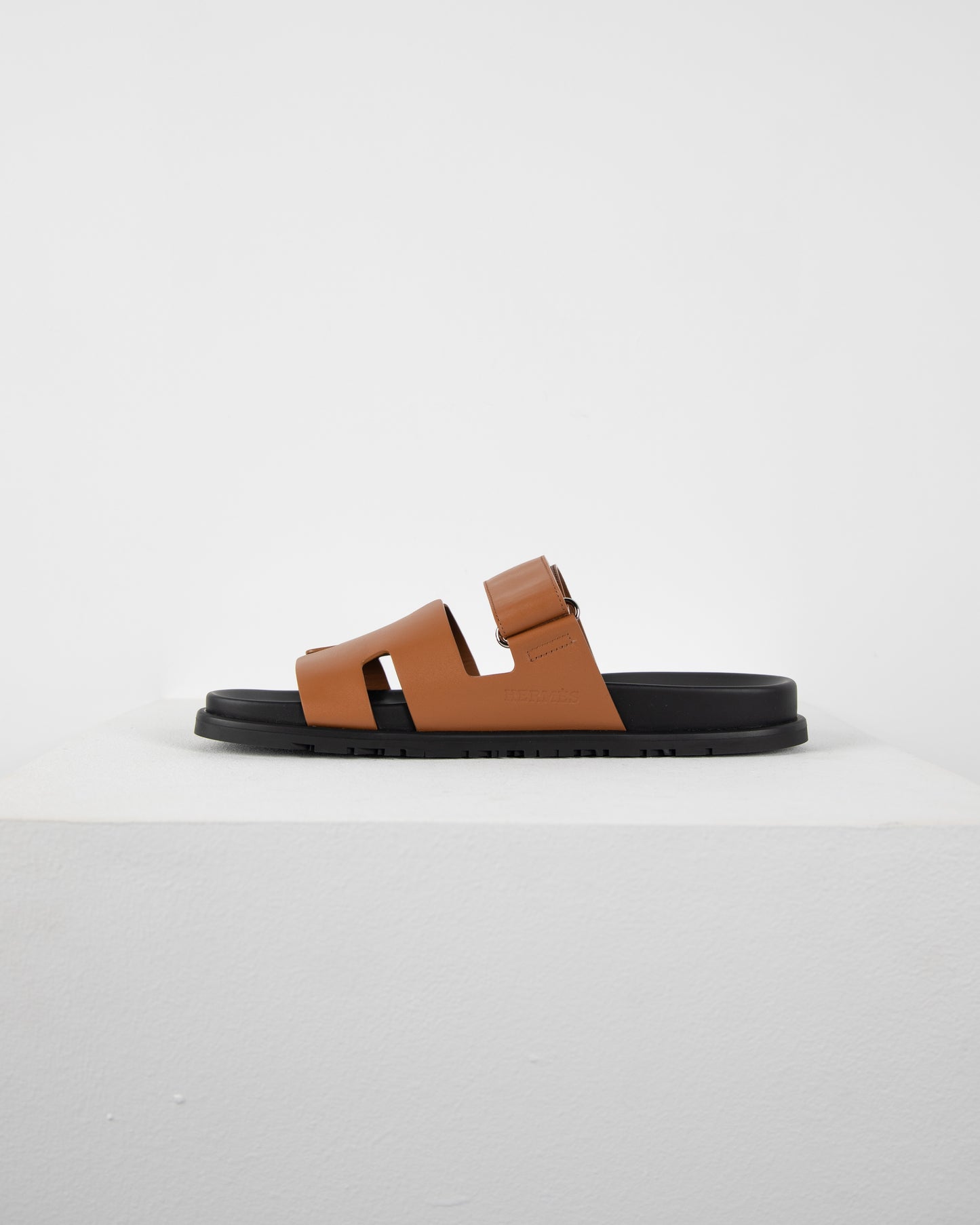 Chypre Sandal Homme in Gold & Black Calfskin