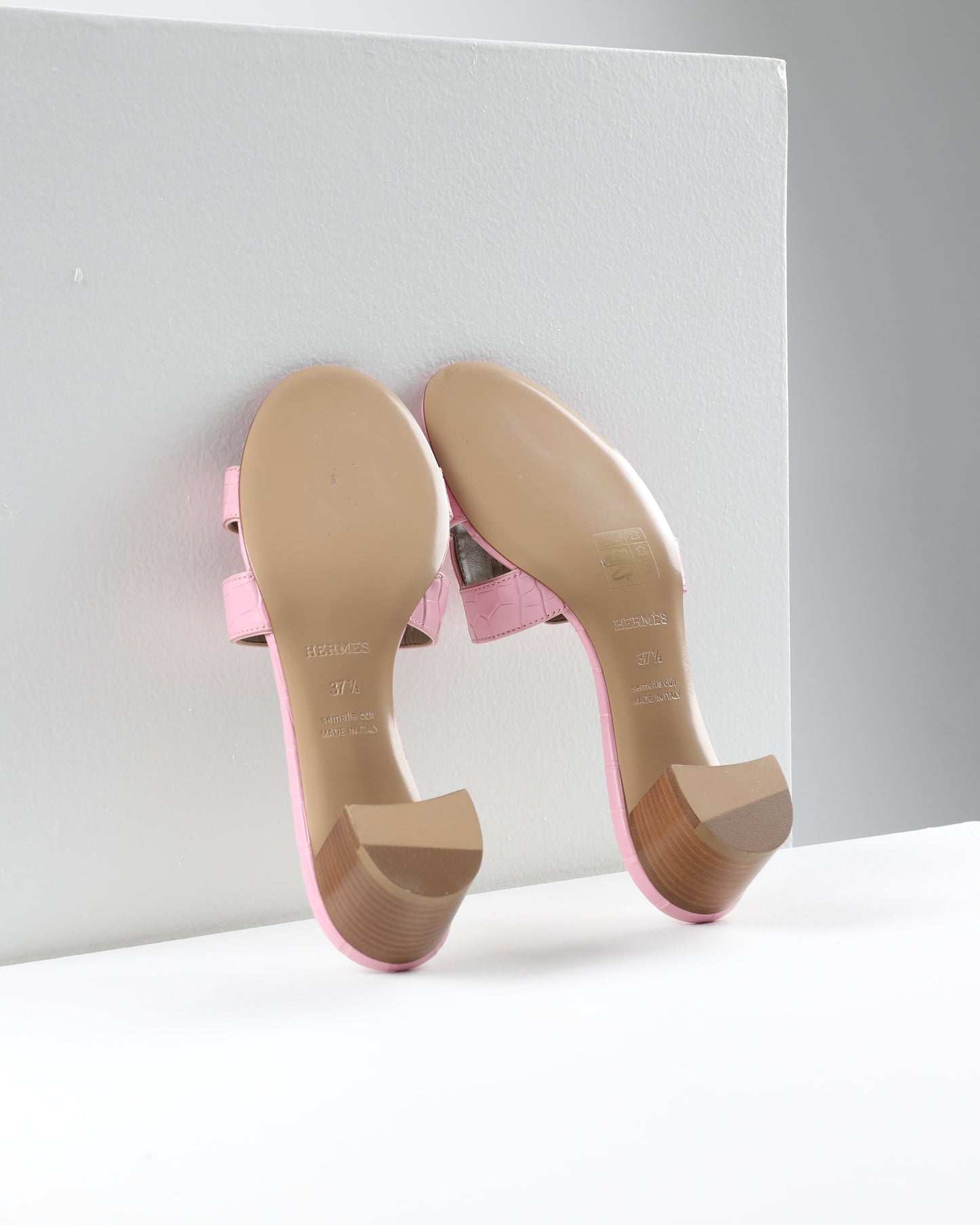 Oasis Sandal in Bubblegum Pink Crocodile Leather