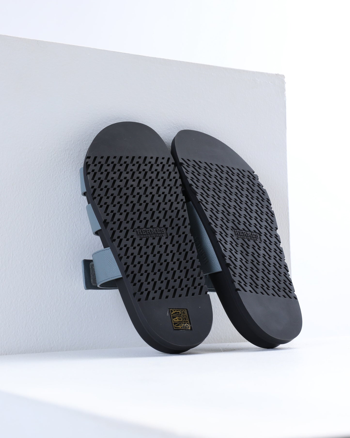 Chypre Sandal Homme in Gris Antarctique Epsom Leather