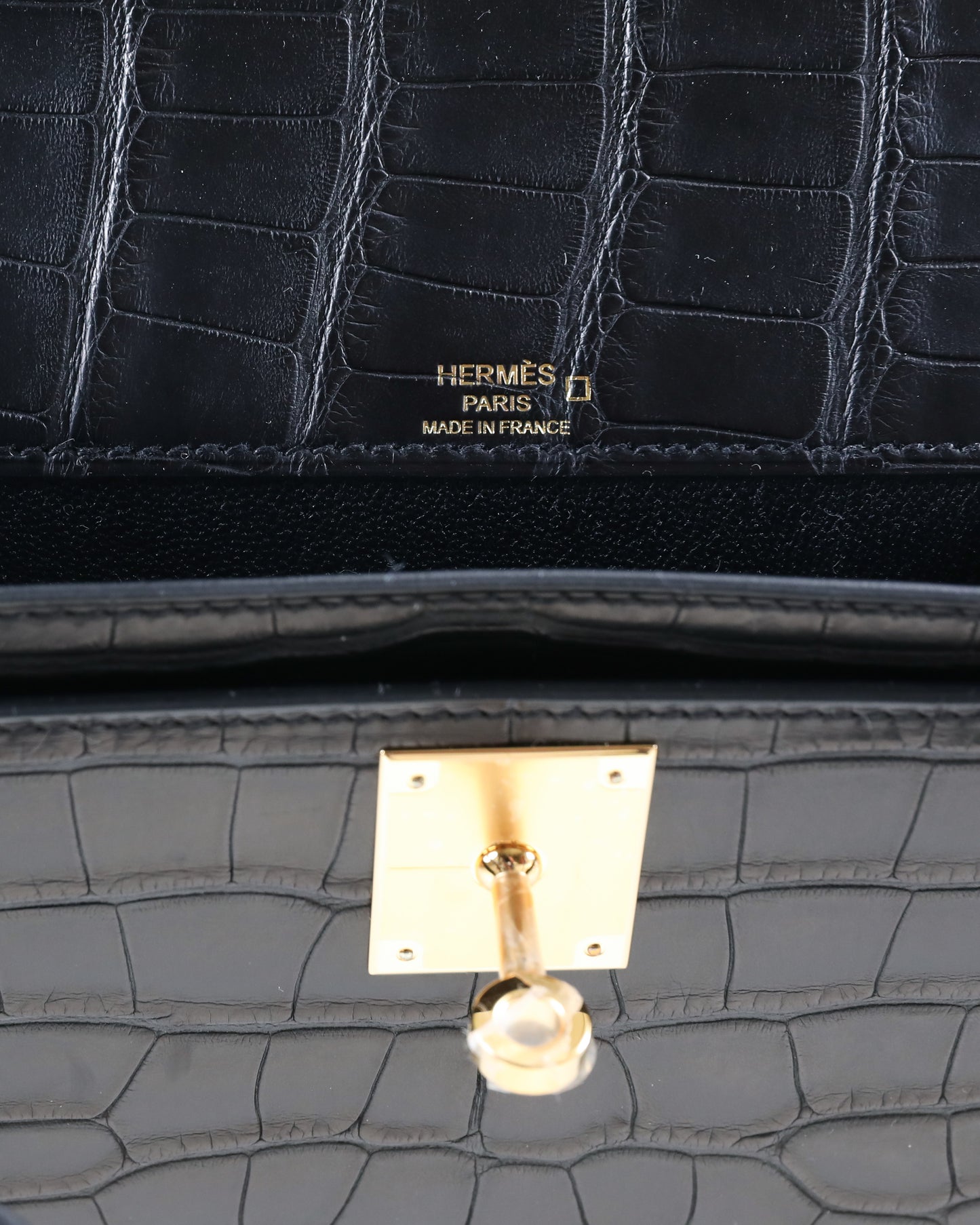 Kelly Depeches 25 Black Matte Alligator with Gold Hardware