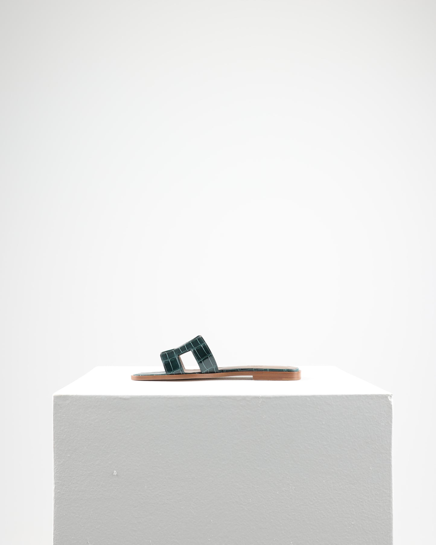 Oran Sandal in Vert Cypruss Crocodile Leather