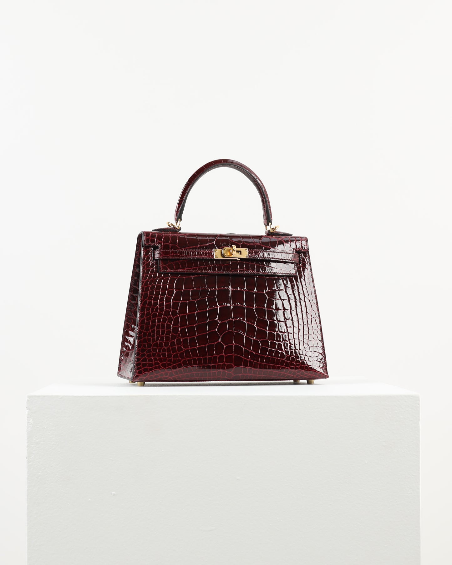 Kelly 25 Bordoeaux Alligator with Gold Hardware