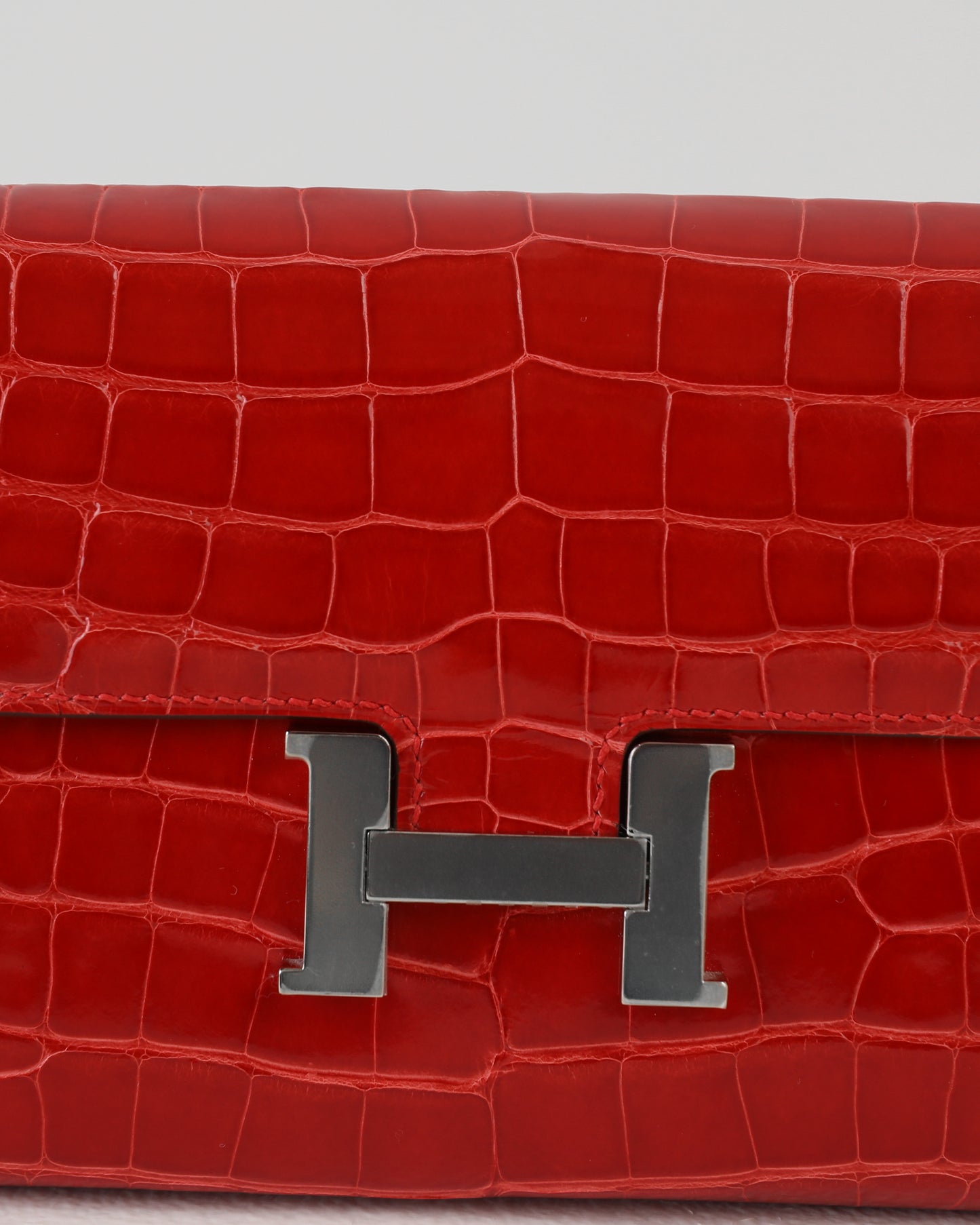 Constance To Go Wallet Rouge De Couer Alligator with Palladium Hardware