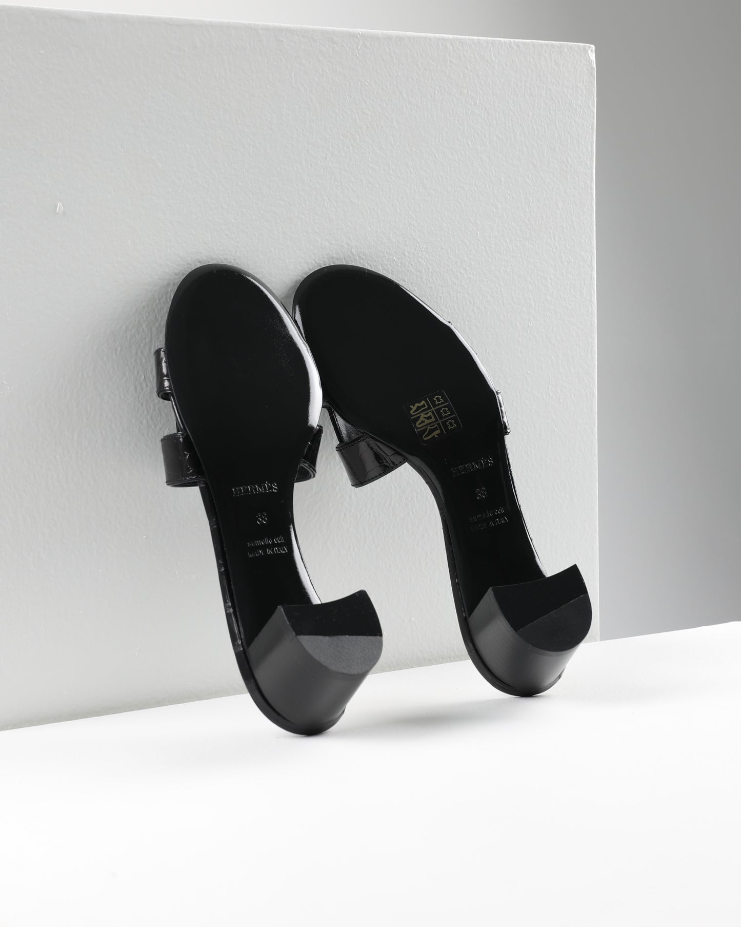 Oasis Sandal in Black Crocodile Leather
