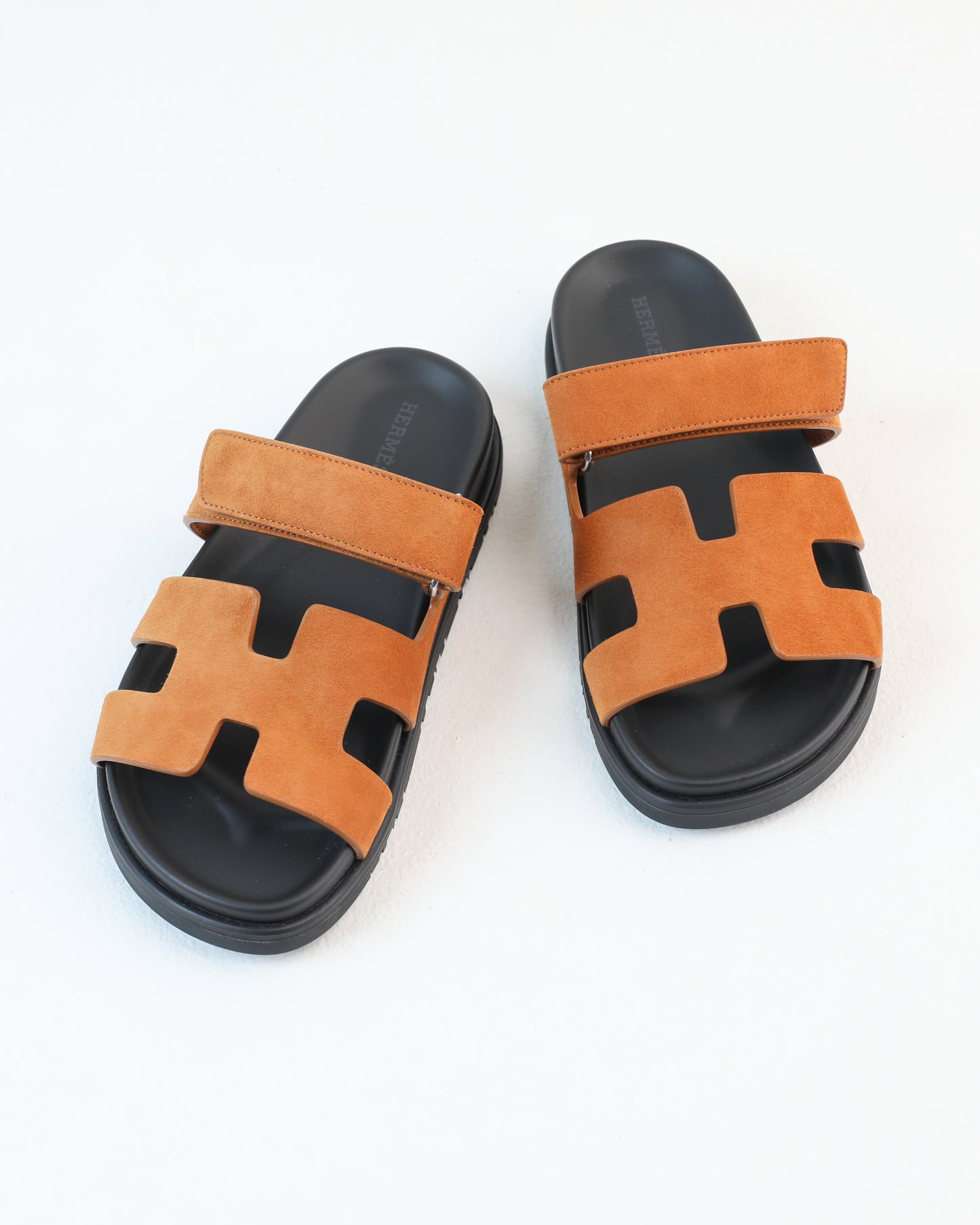 Chypre Sandal Femme in Gold Suede