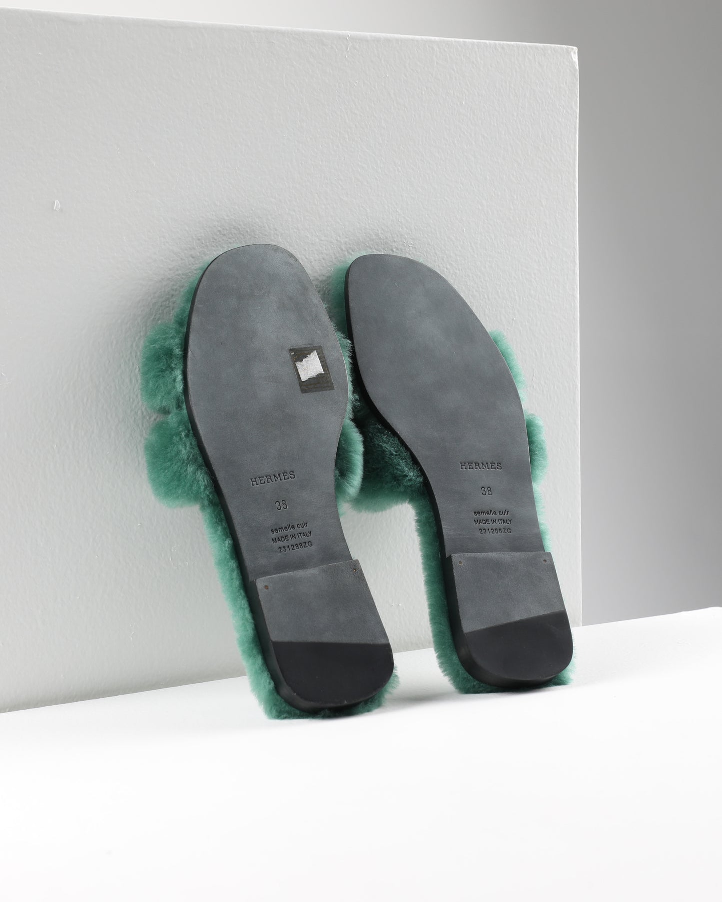 Oran Sandal in Vert Anglais Fur Woolskin