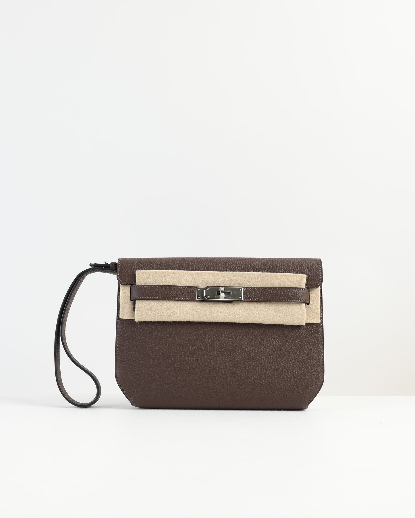Kelly Depeches Pouch Chocolate in Evergrain Leather with Palladium Hardware