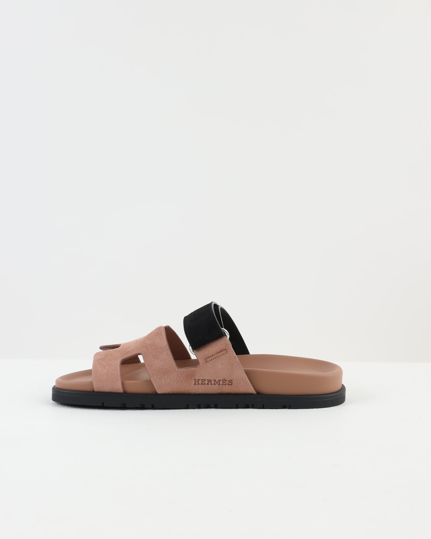 Chypre Sandal in Rose Perle / Noir Suede