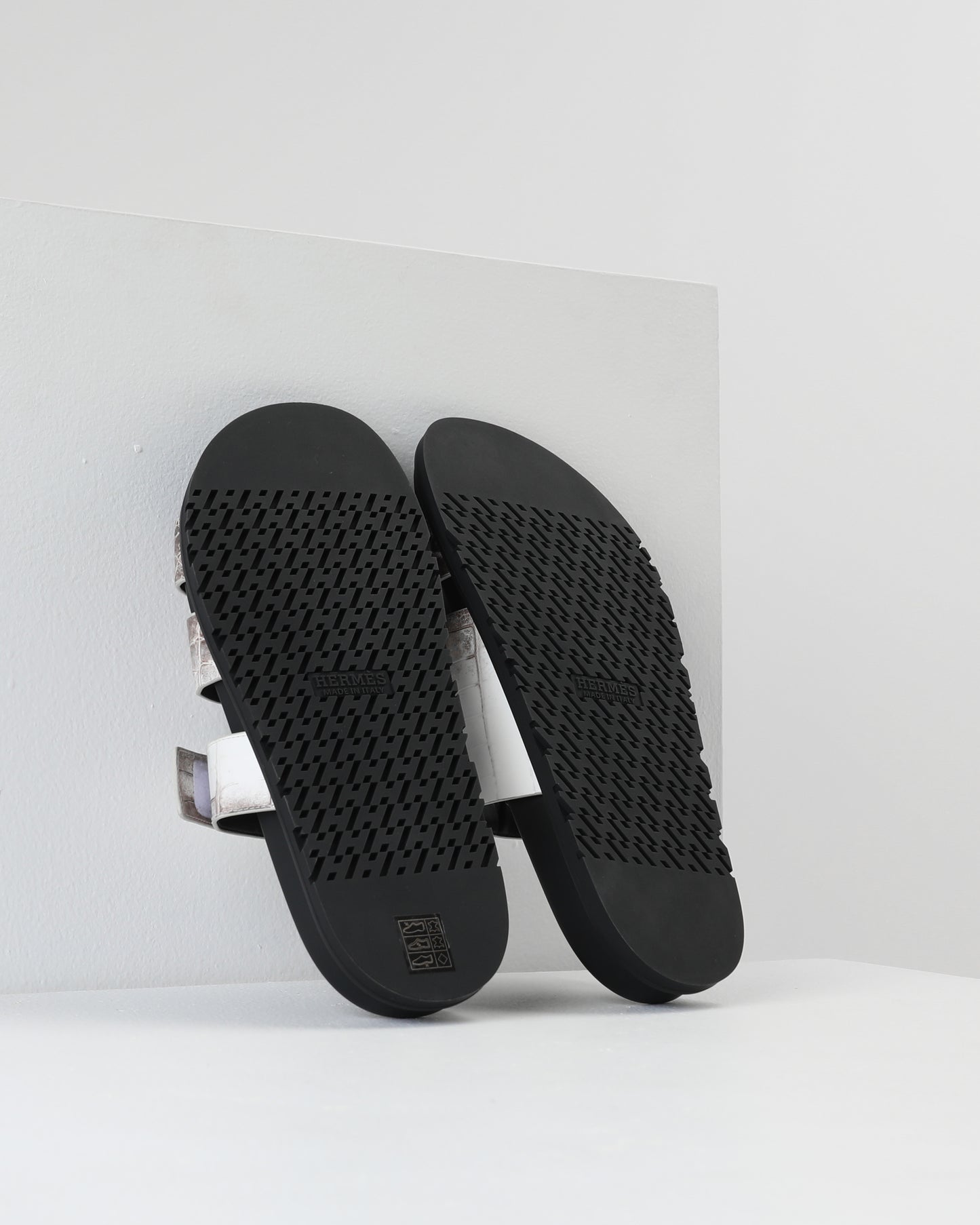 Chypre Sandal in Himalaya Niloticus Crocodile Leather