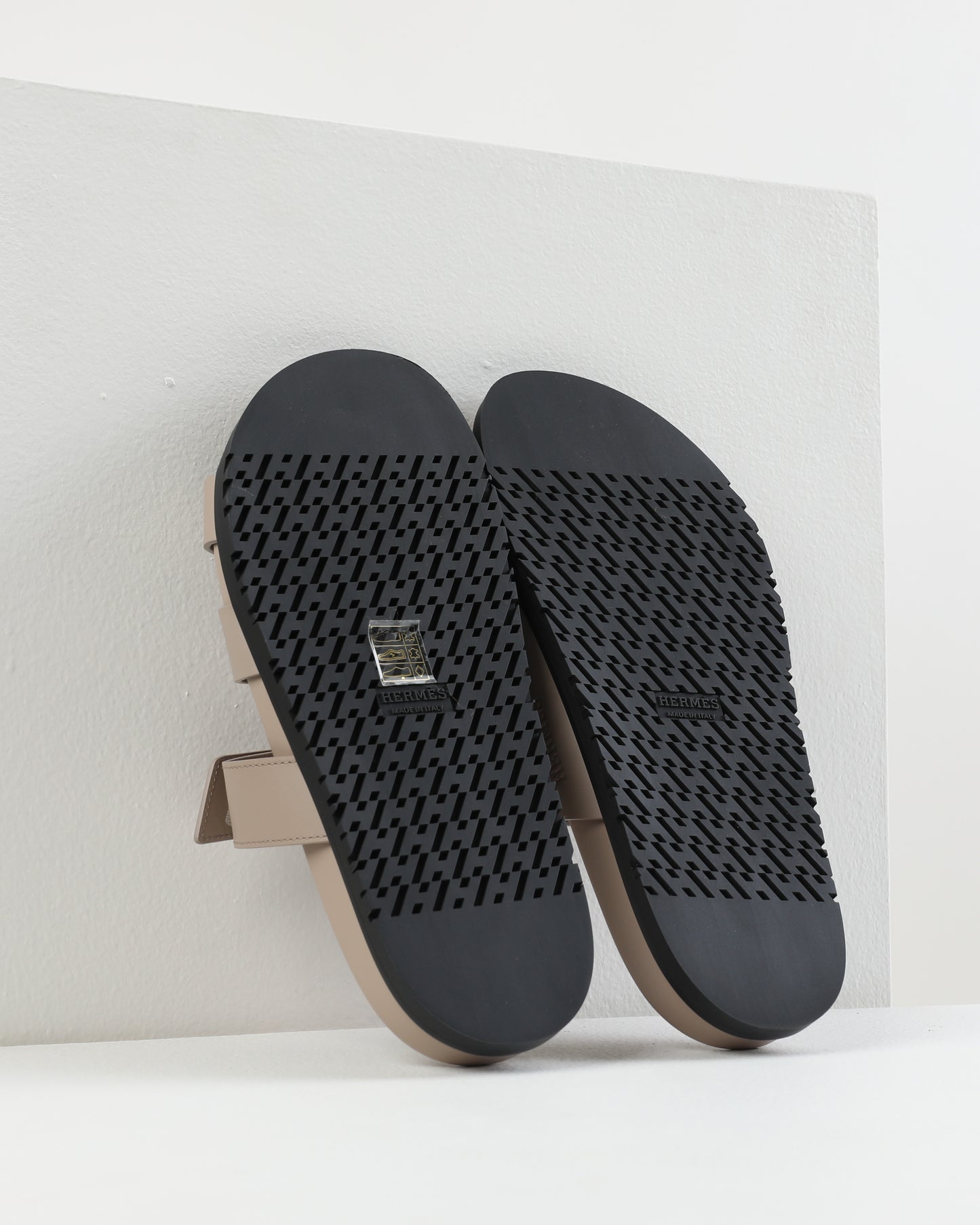 Chypre Sandal in Beige Mastic Calfskin Leather