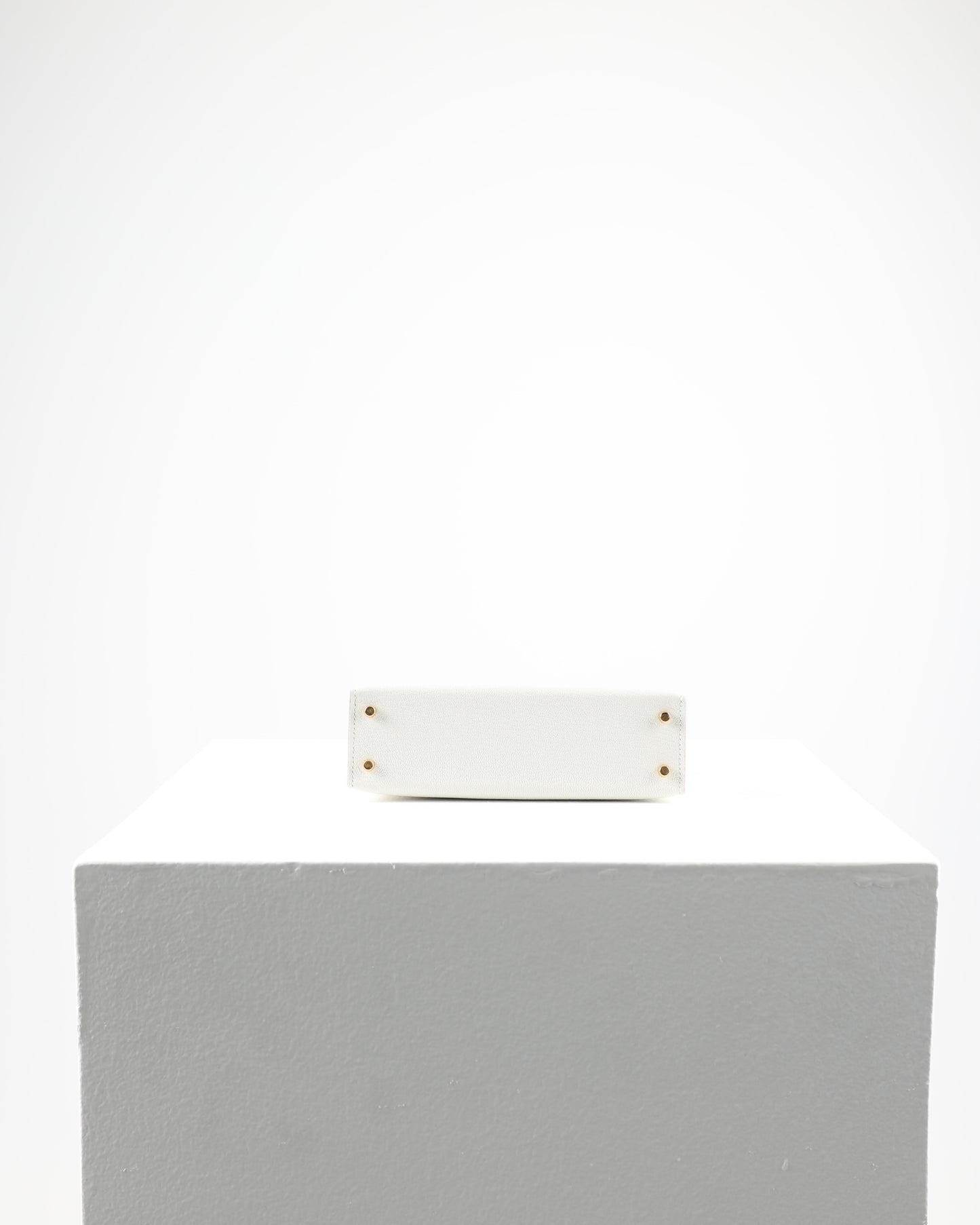 Kelly 20 Sellier Mushroom in Chevre Leather with Gold Hardware