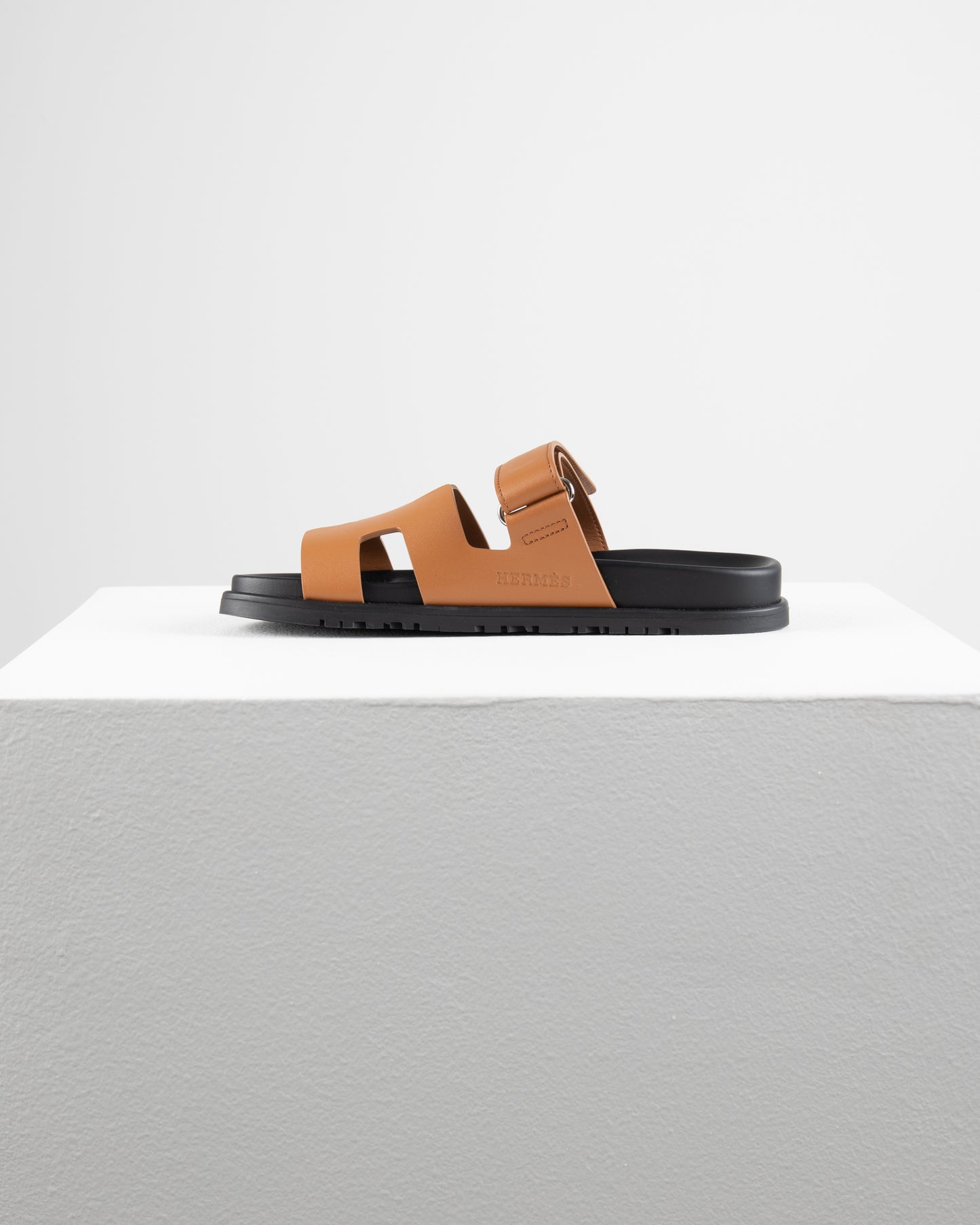 Chypre Sandal Femme in Gold & Black Calfskin