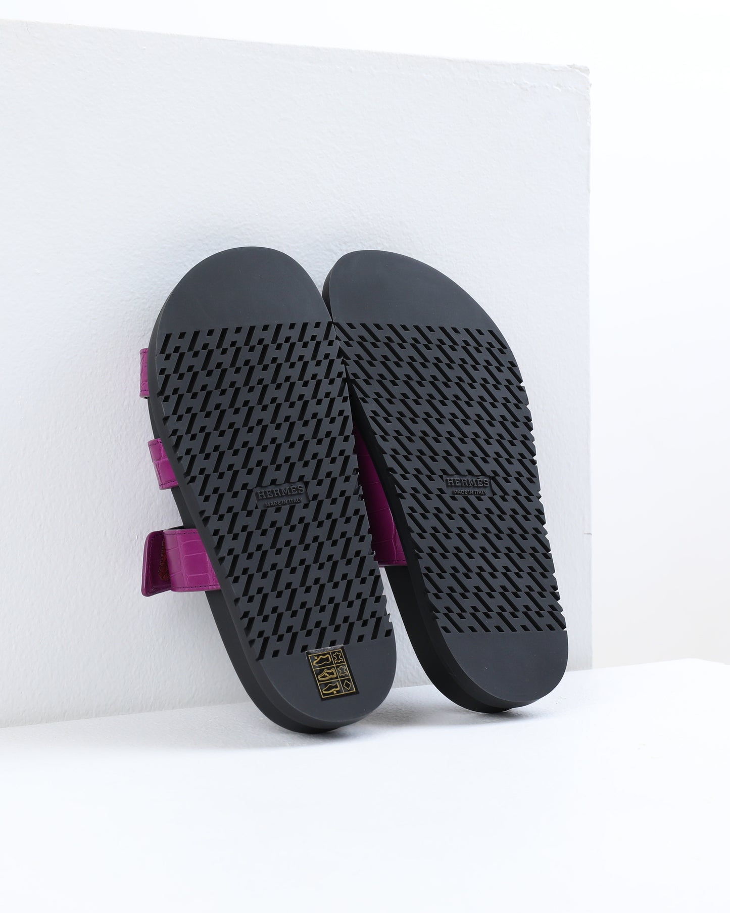 Chypre Sandal Femme in Violet Crocodile Leather