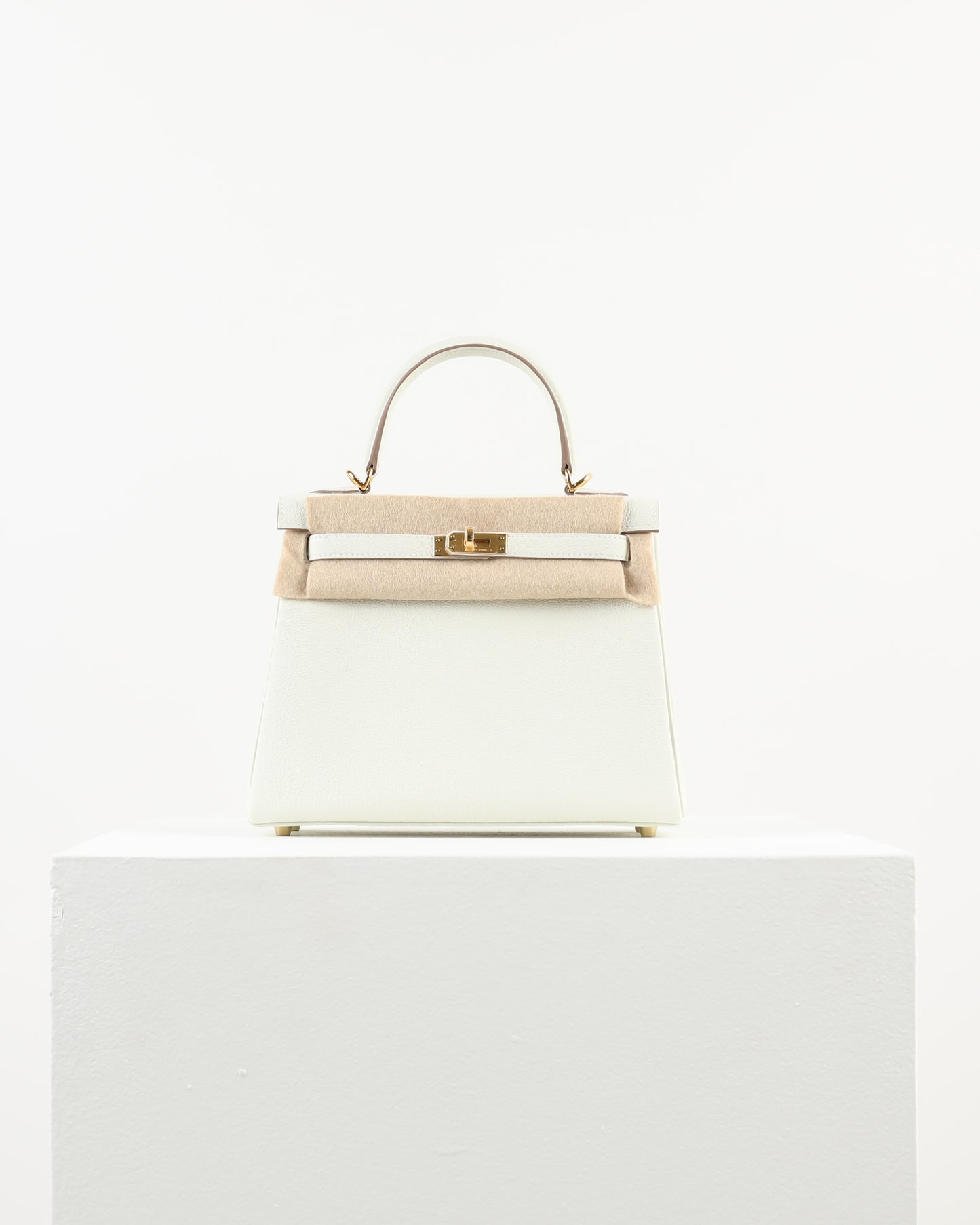 Kelly 25 Mushroom in Togo Leather with Gold Hardware