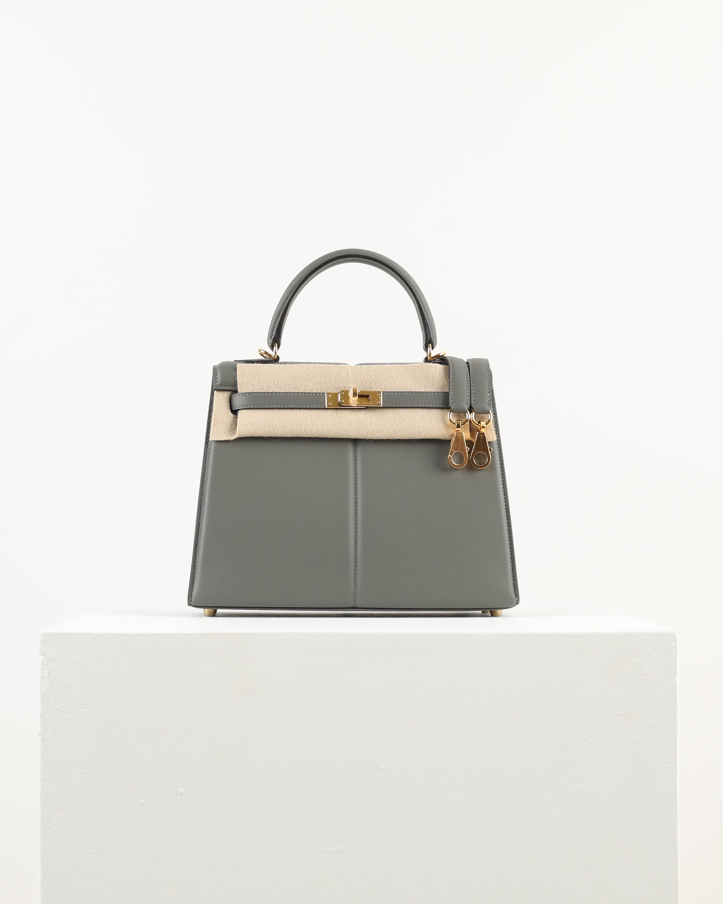 Kelly 25 Padded Etain with Gold Hardware