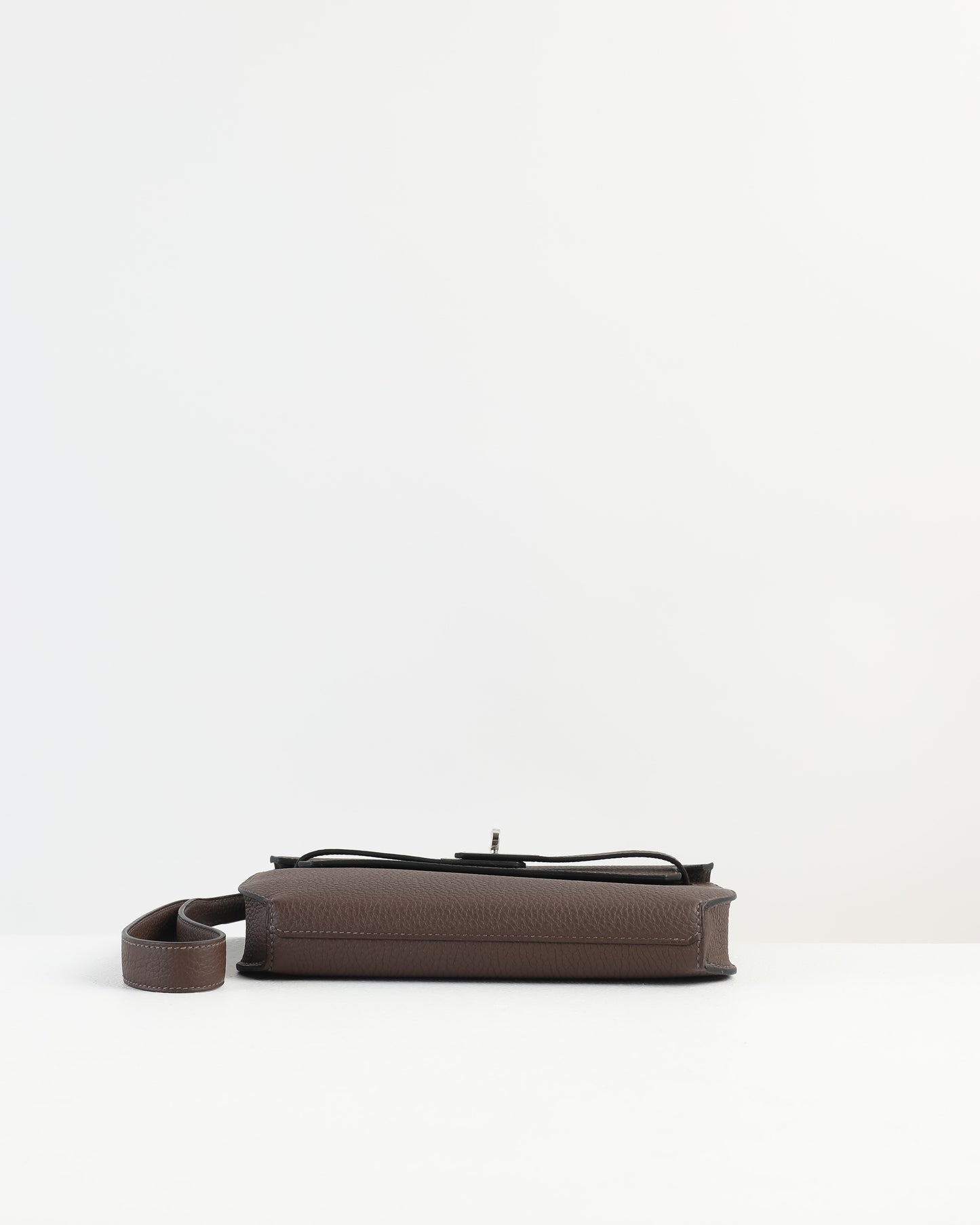 Kelly Depeches Pouch Chocolate in Evergrain Leather with Palladium Hardware